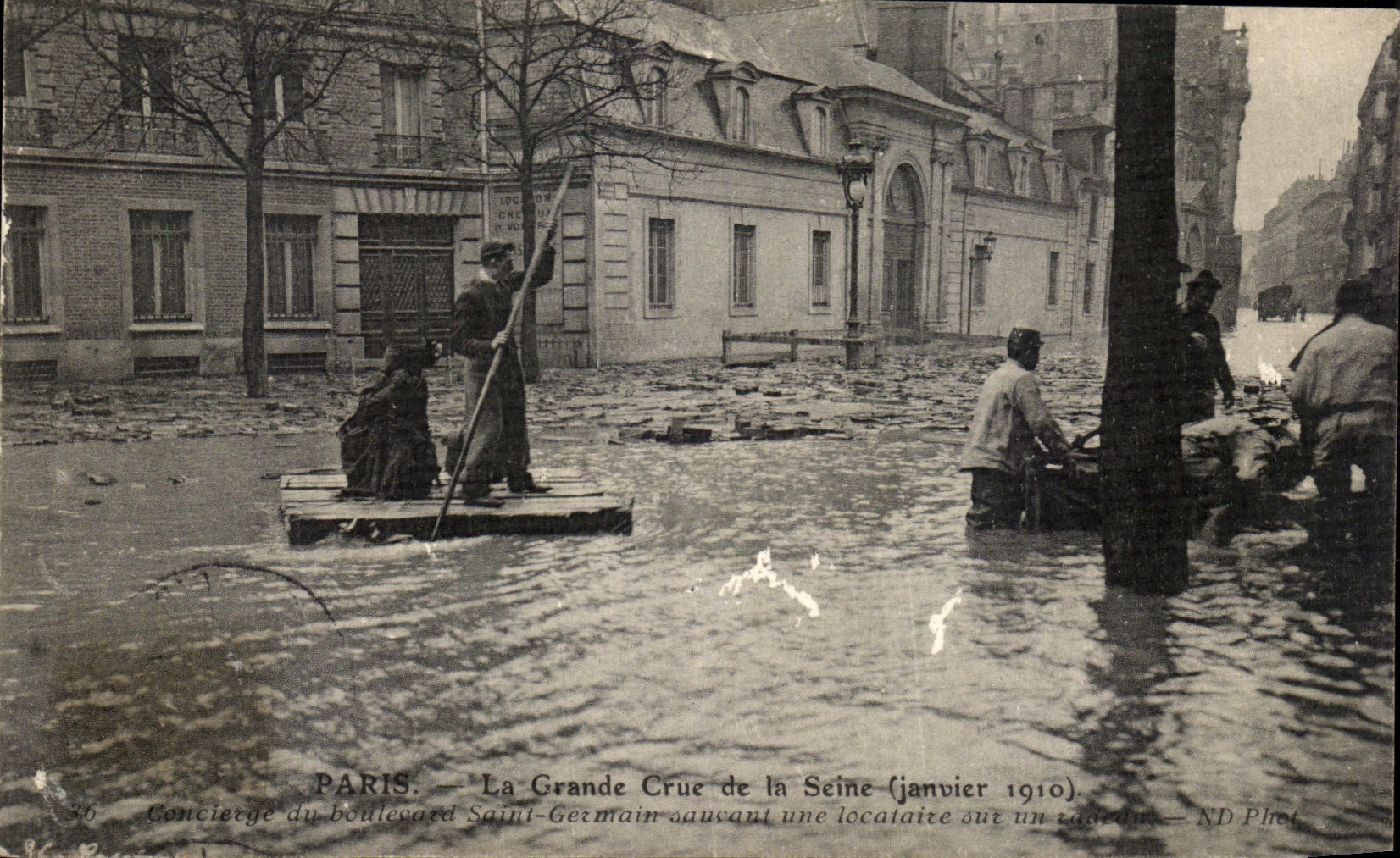 VINTAGE POSTCARD Paris the Great Rising of the Seine Caretaker of the boulevard Saint Germain saving a tenant