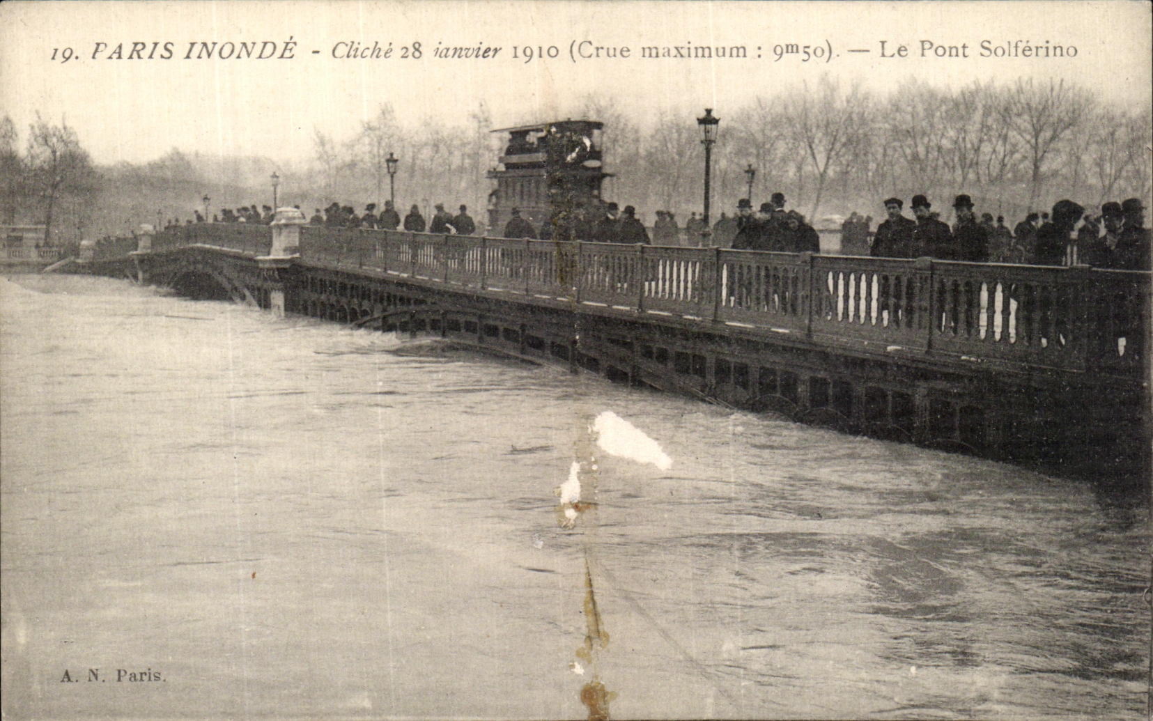 La POSTAL ParisInonde de la VENDIMIA estereotipa el puente de Soiferino