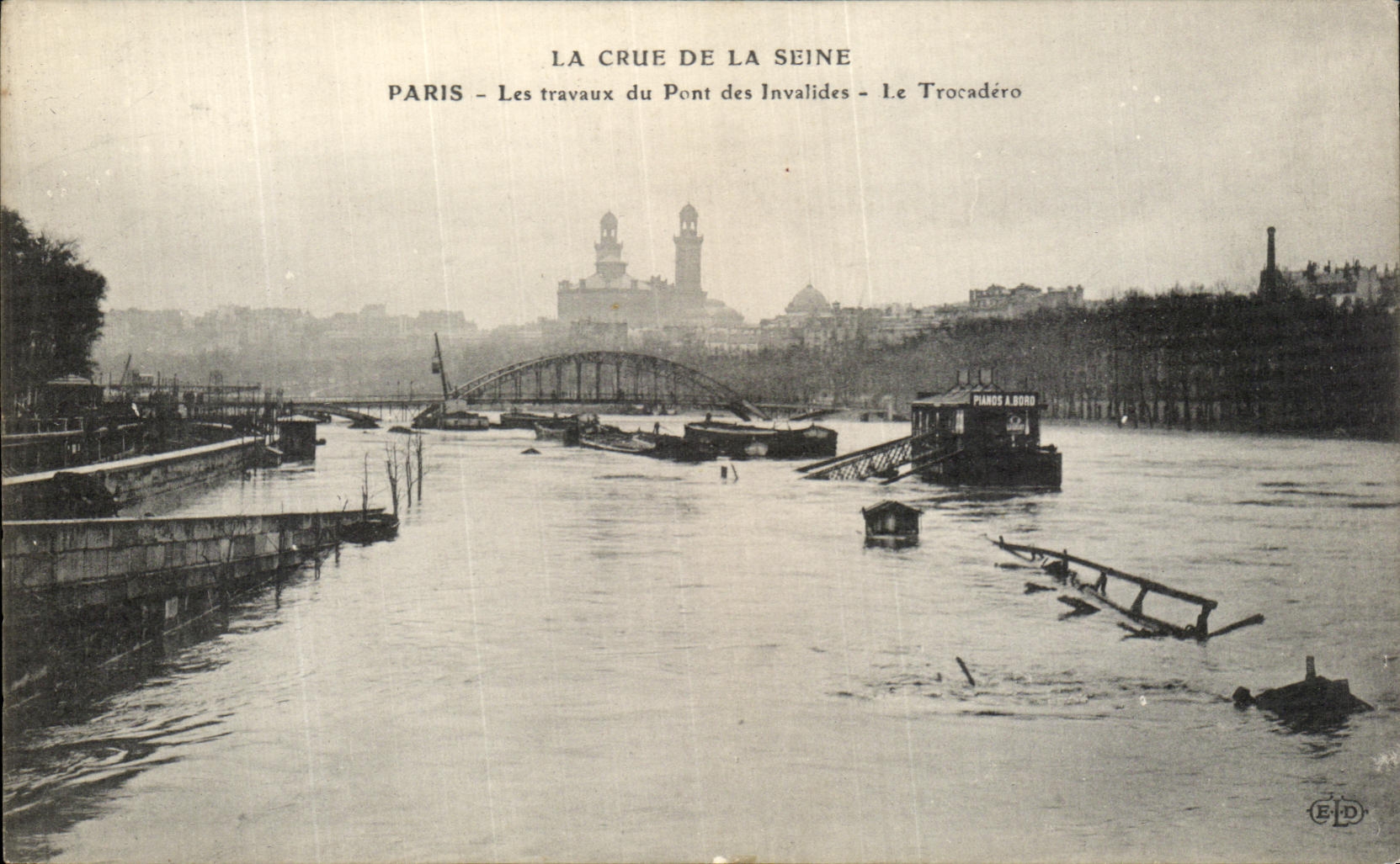 VINTAGE POSTCARD Paris Floods the Rising Of the Seine work of the Bridge of the Invalids Trocadero