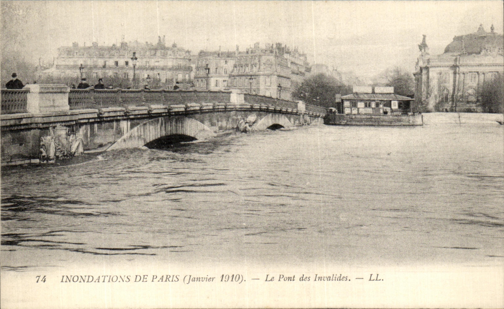 CPA Paris Inondations De Le Pont des Invalides