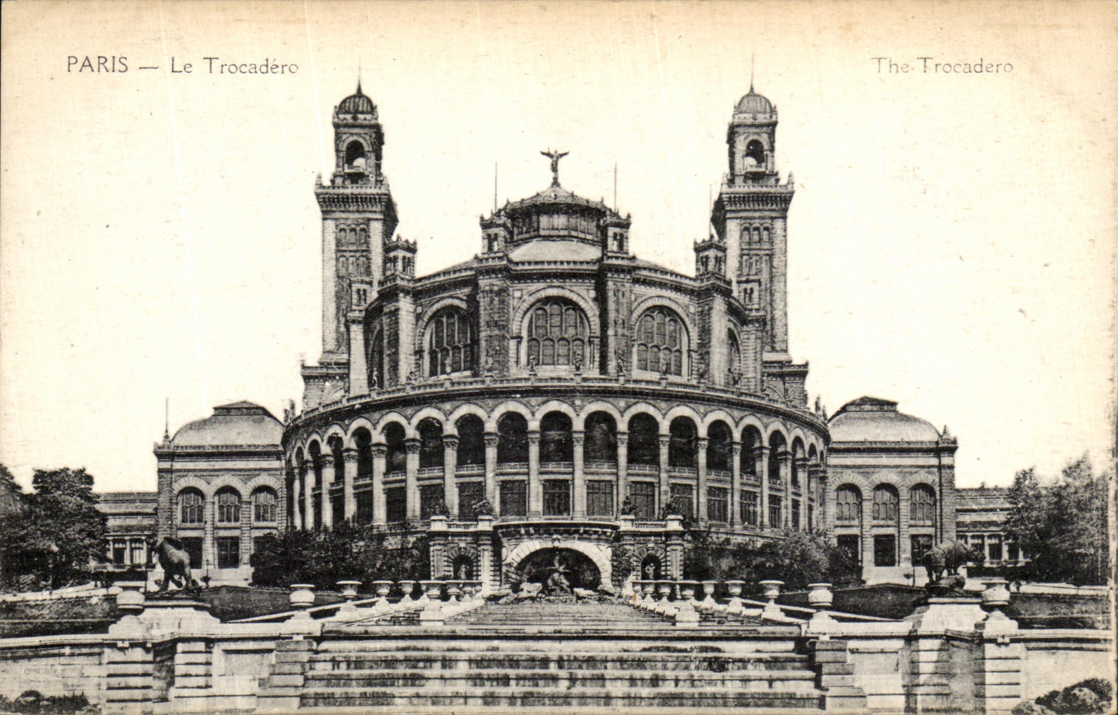 VINTAGE POSTCARD Paris Trocadero