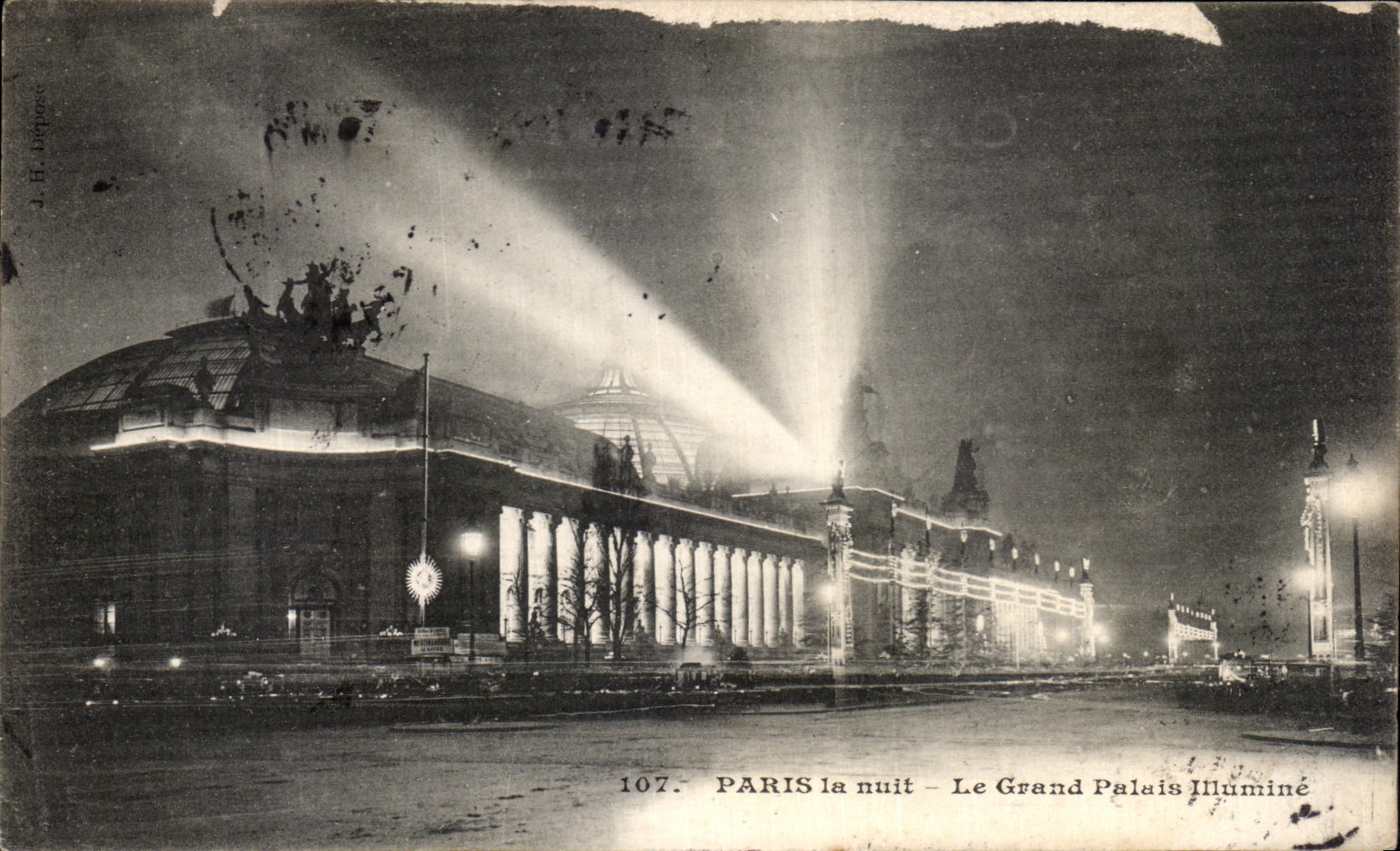 VINTAGE POSTCARD Paris the Large palace Illuminates