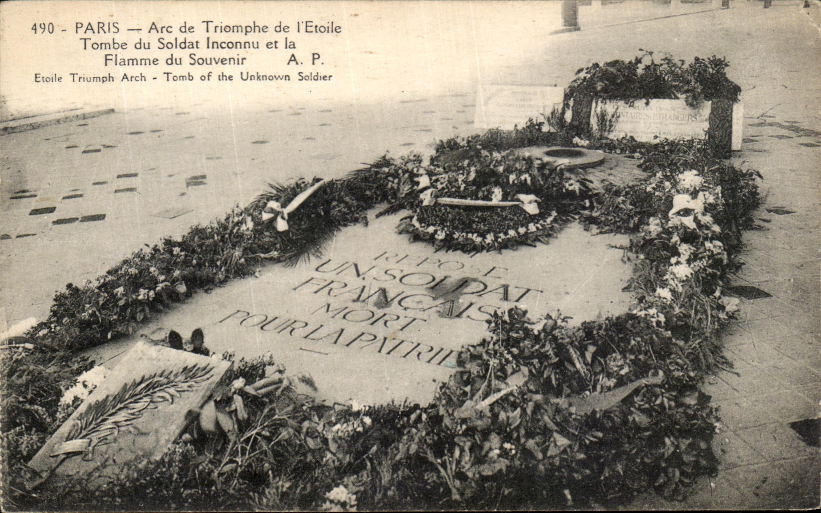 POSTAL Paris de la VENDIMIA Arc de Triomphe de L Etoile Tornbe del soldado desconocido y de la llama del recuerdo