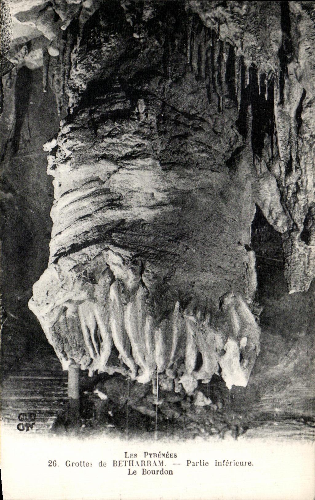 VINTAGE POSTCARD Caves of Betharram Lower part the Bumblebee