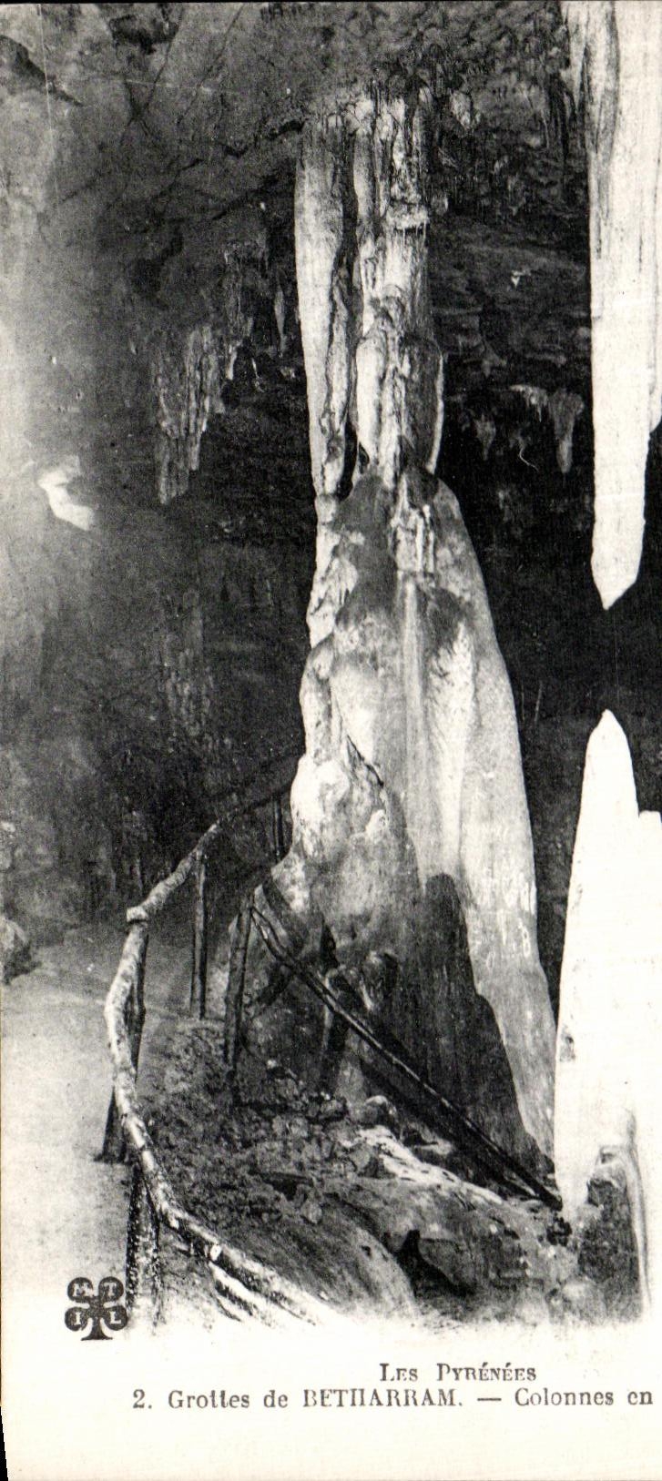 VINTAGE POSTCARD Caves of Betharram Columns In formation