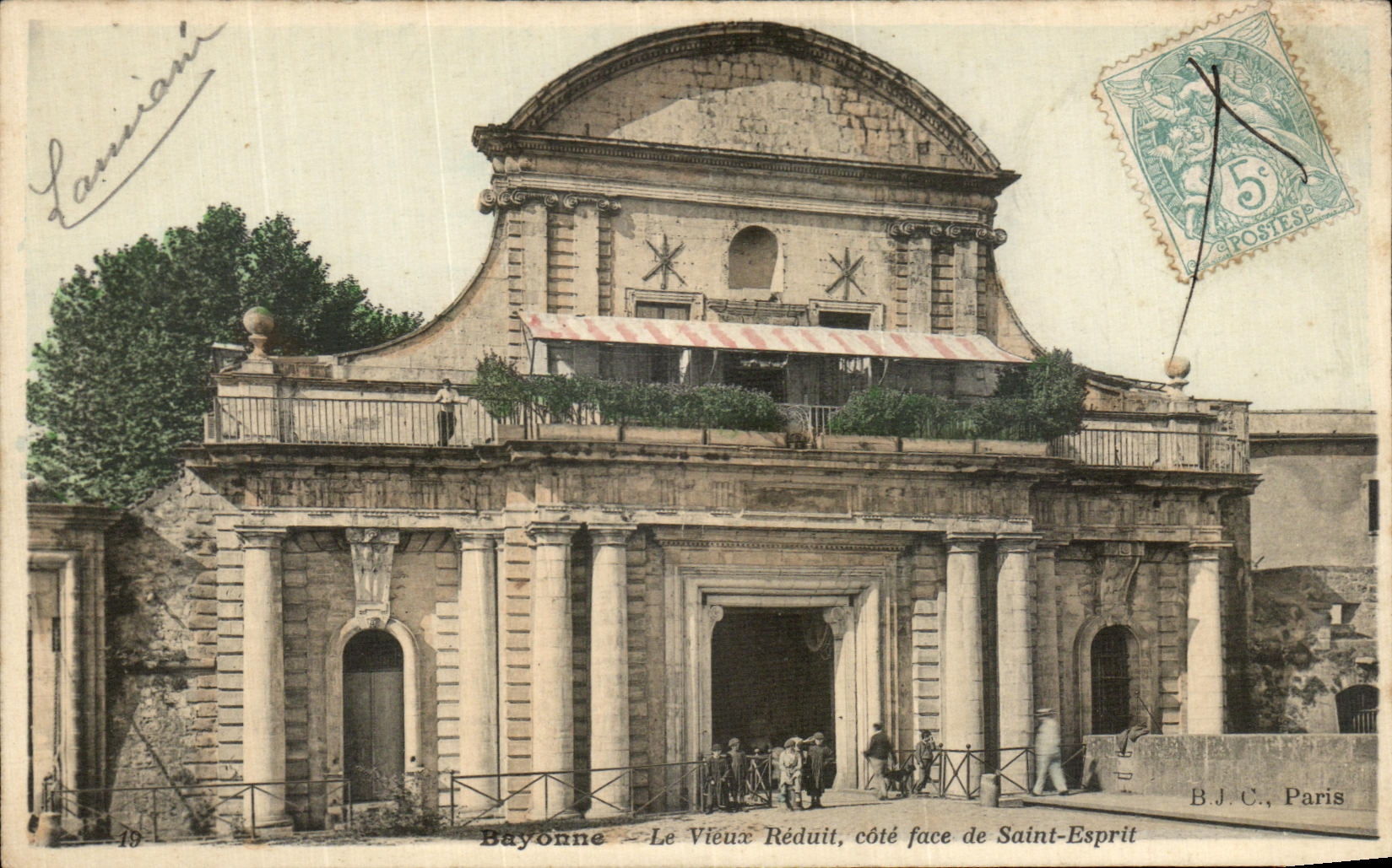 VINTAGE POSTCARD Bayonne the Old man Reduces dimension face of Saint Spirit