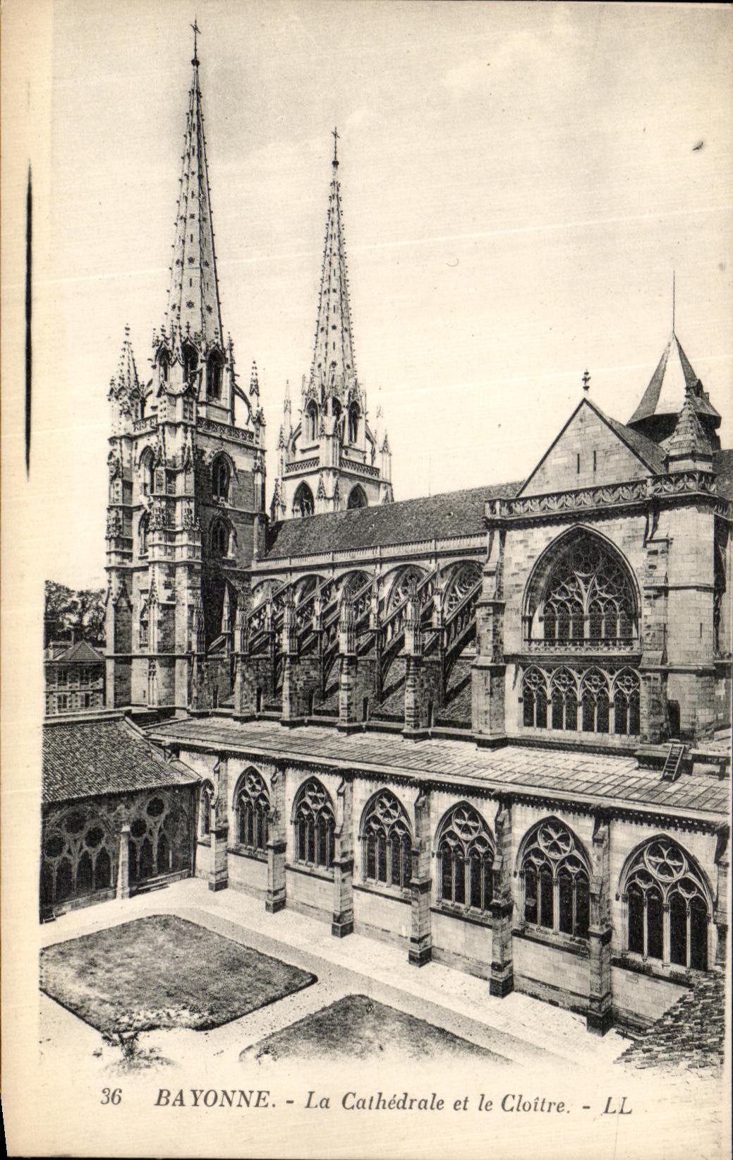 VINTAGE POSTCARD Bayonne the Cathedral and the Cloister