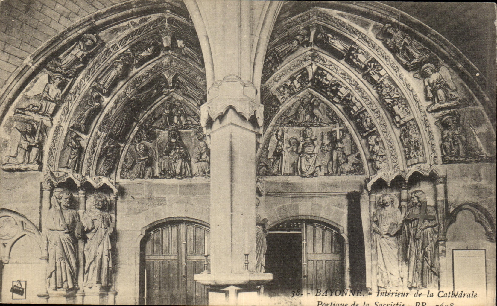 VINTAGE POSTCARD Bayonne Interior of the Cathedral Gantry of the sacristy
