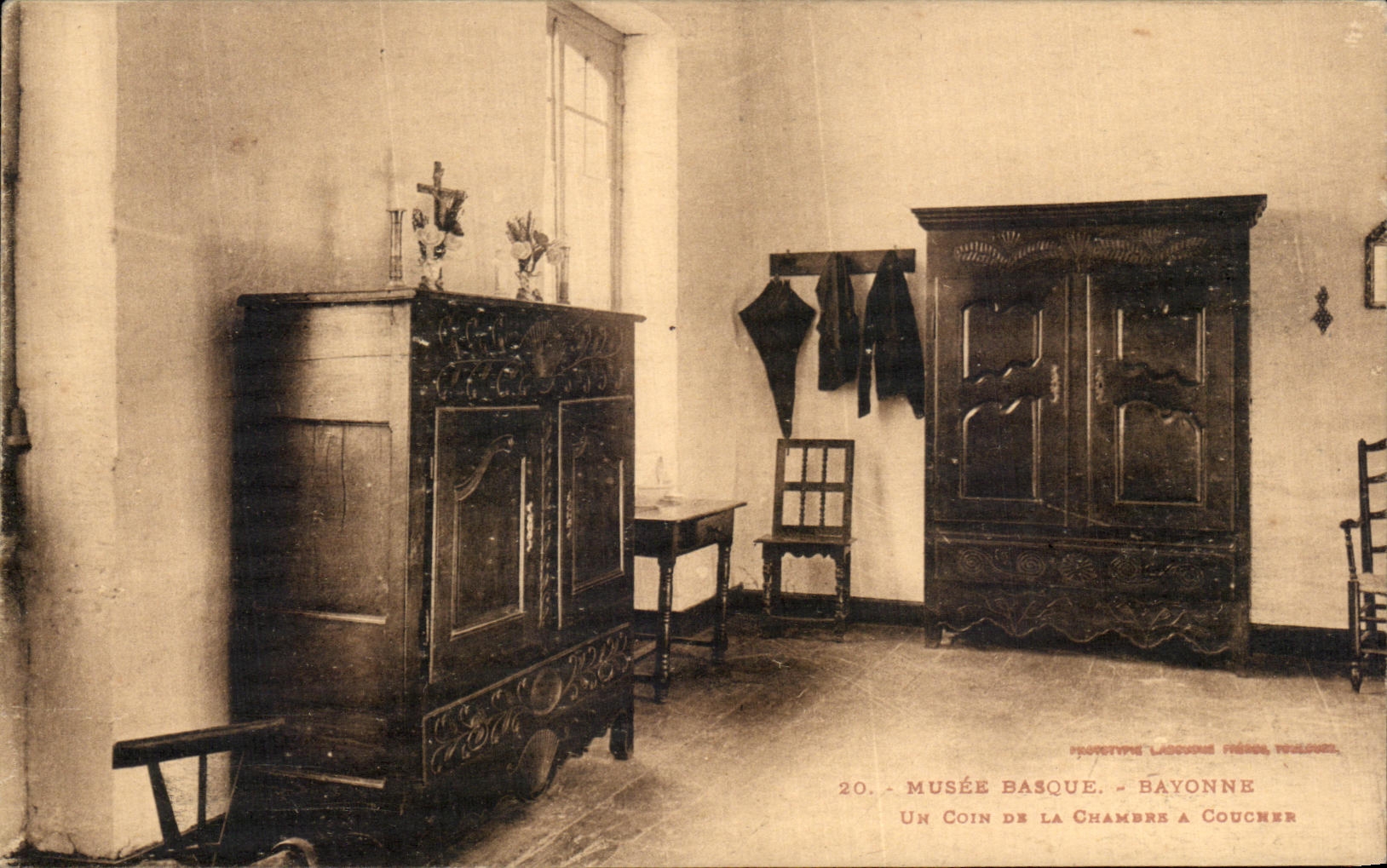 Vasco de Bayonne del museo de la POSTAL de la VENDIMIA una esquina del cuarto de ser dormido