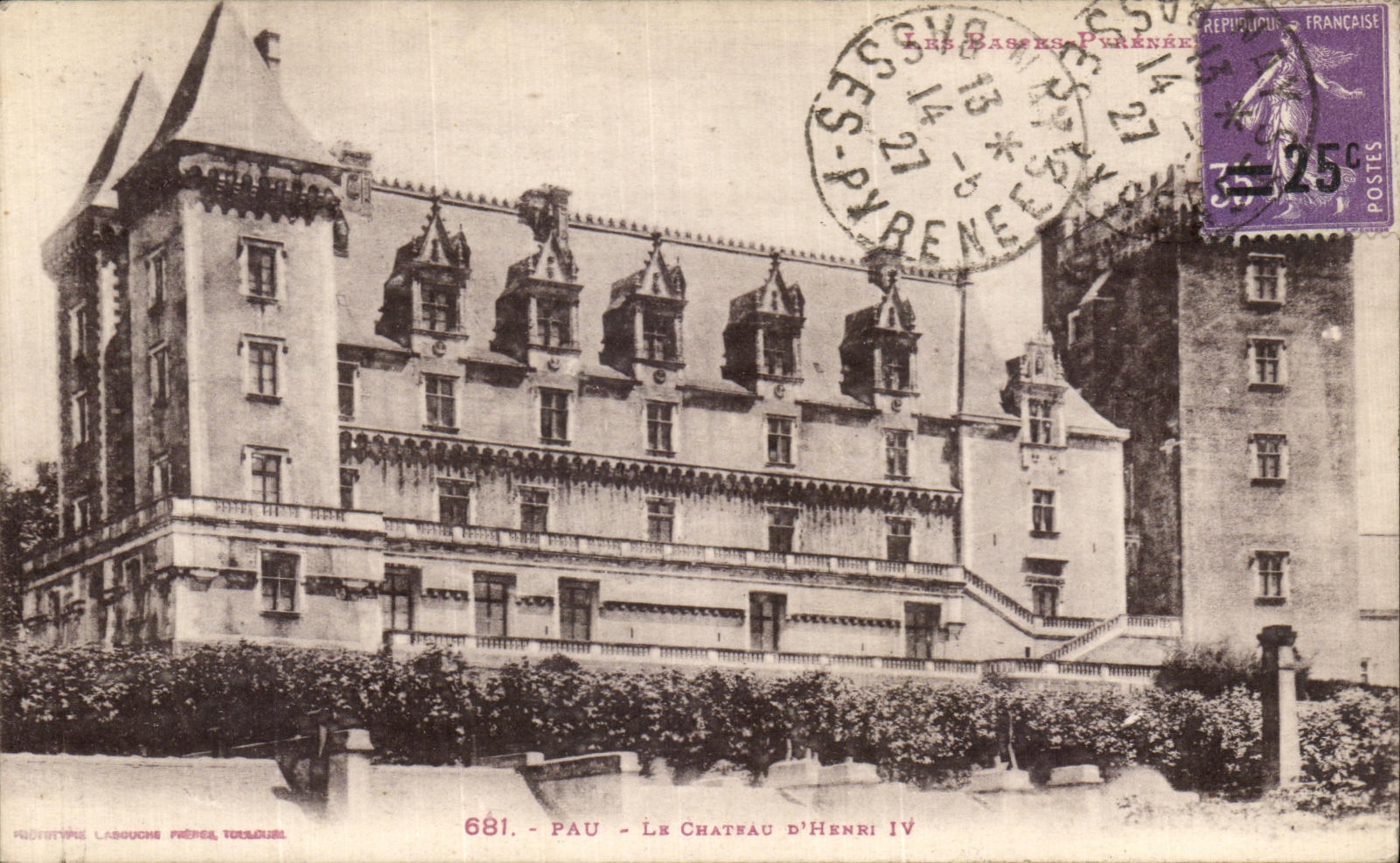 VINTAGE POSTCARD Pau the Castle D Henri IV