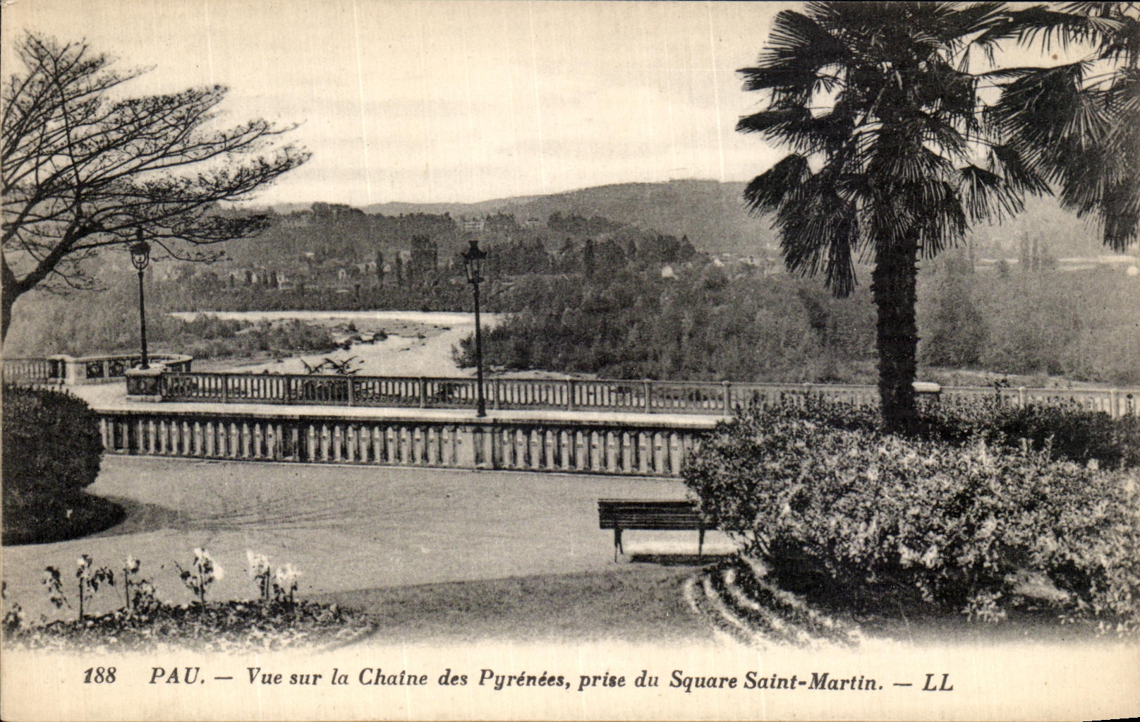 CPA Pau Vue Sur La Chaine des Pyrenees Prise du square Saint Martin