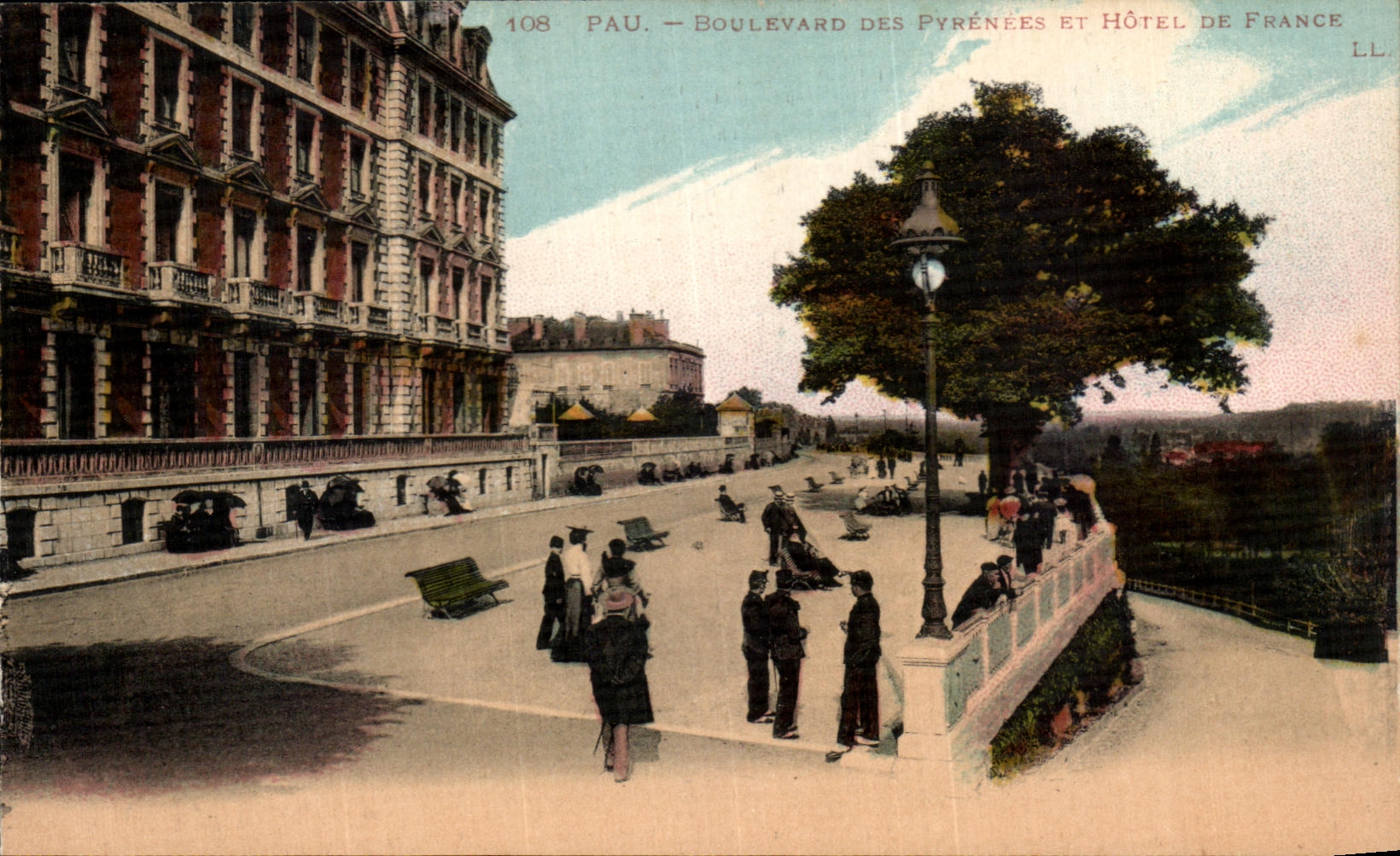 VINTAGE POSTCARD Pau Boulevard Of the Pyrenees And Hotel Of France