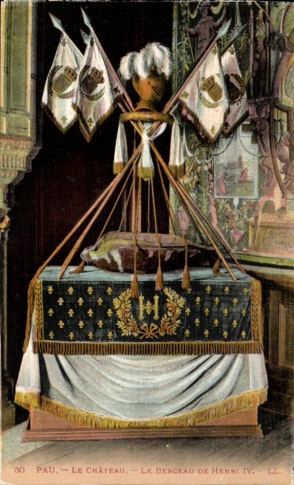 VINTAGE POSTCARD Pau the Castle the Cradle Of Henri IV