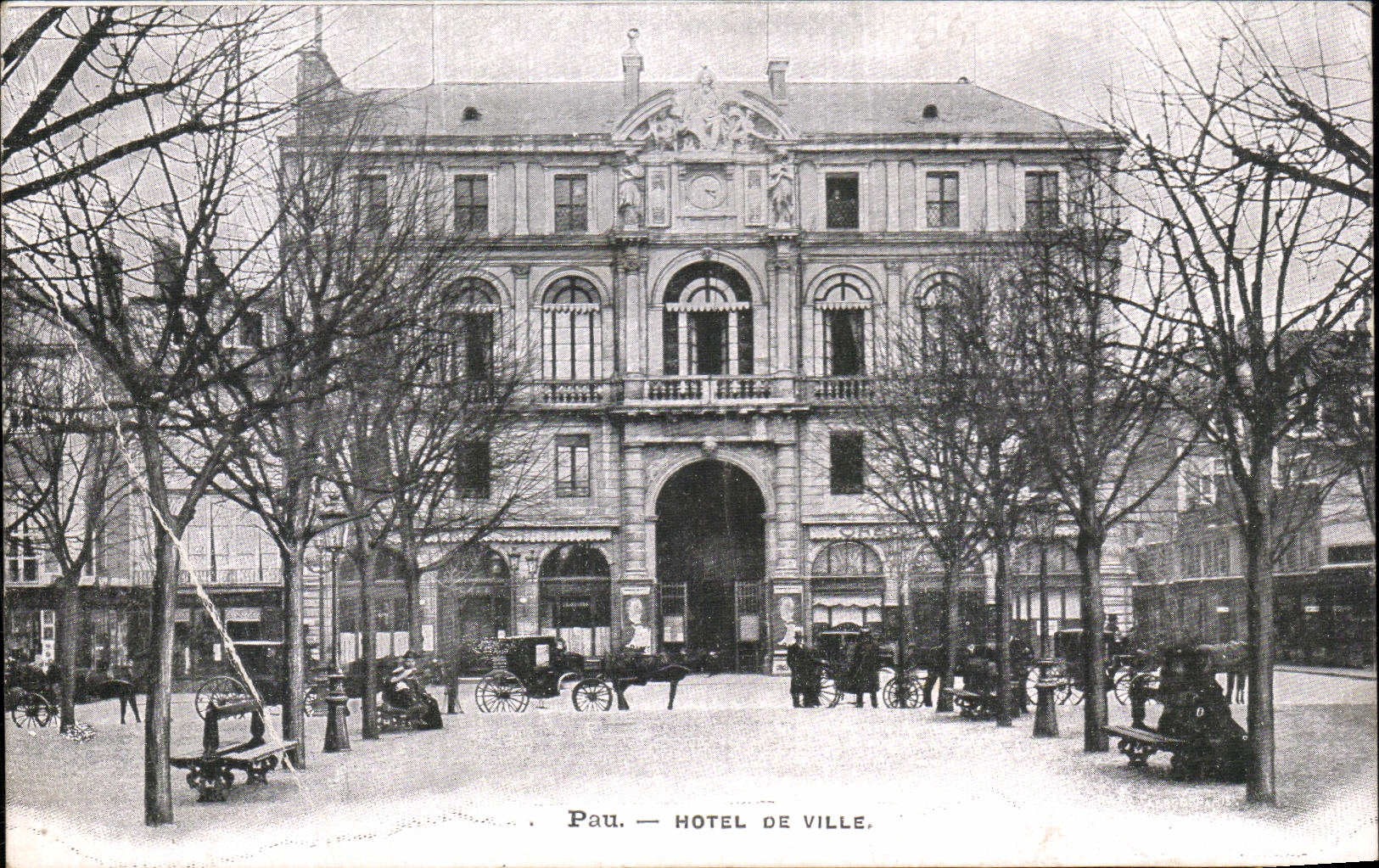 VINTAGE POSTCARD Pau Town hall