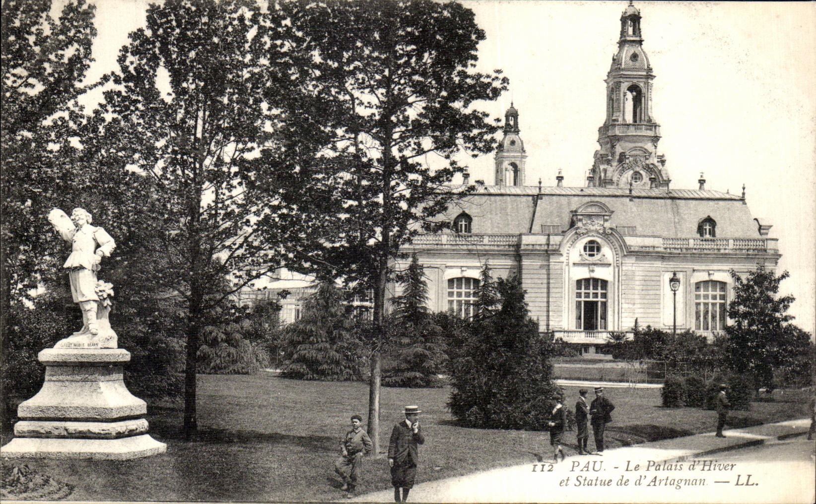 VINTAGE POSTCARD Pau the palate D Winter and Statue of D Artagnan Musketeer
