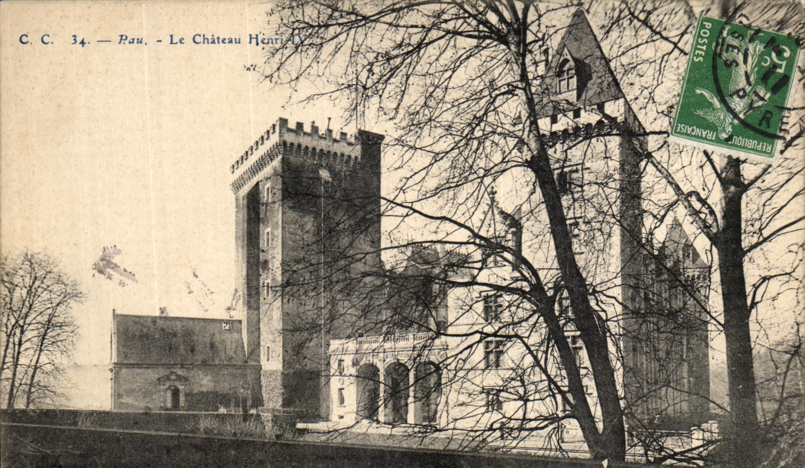 VINTAGE POSTCARD Pau the Castle Henri IV