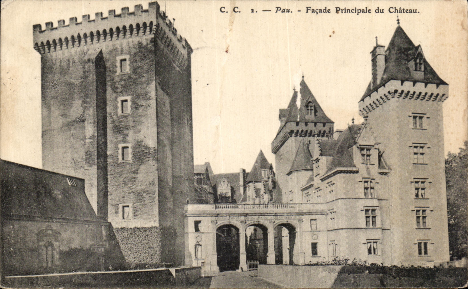 VINTAGE POSTCARD Pau Carries Principal Frontage of the Castle