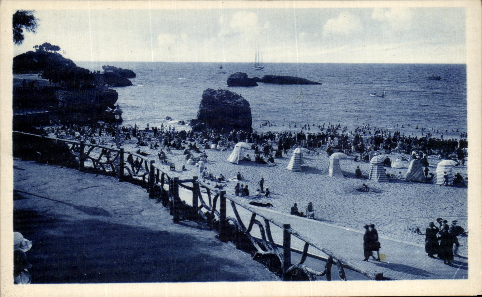 VINTAGE POSTCARD Biarritz Rocks of Main beach