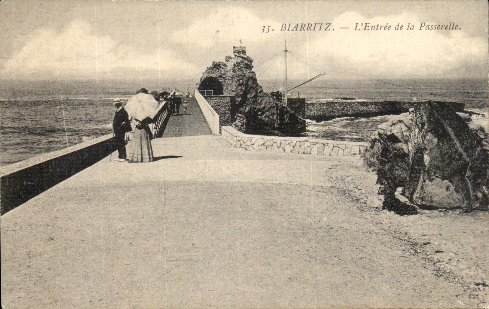 CPA Biarritz L Entree de La Passerelle