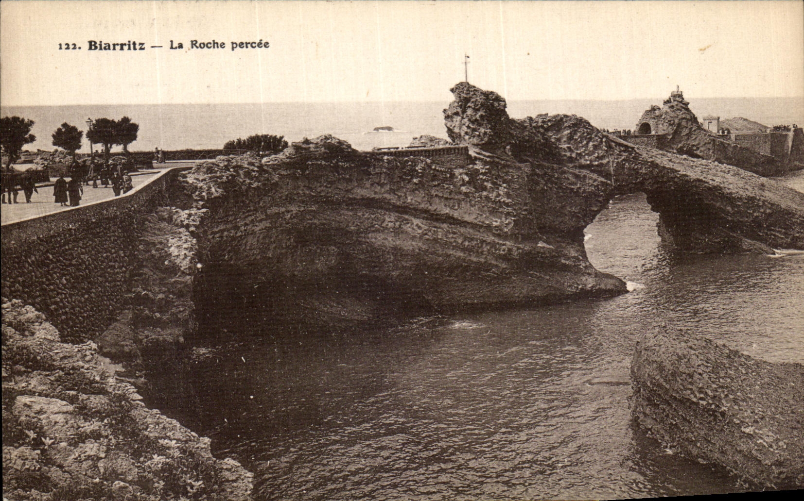 CPA Biarritz La Roche Percee