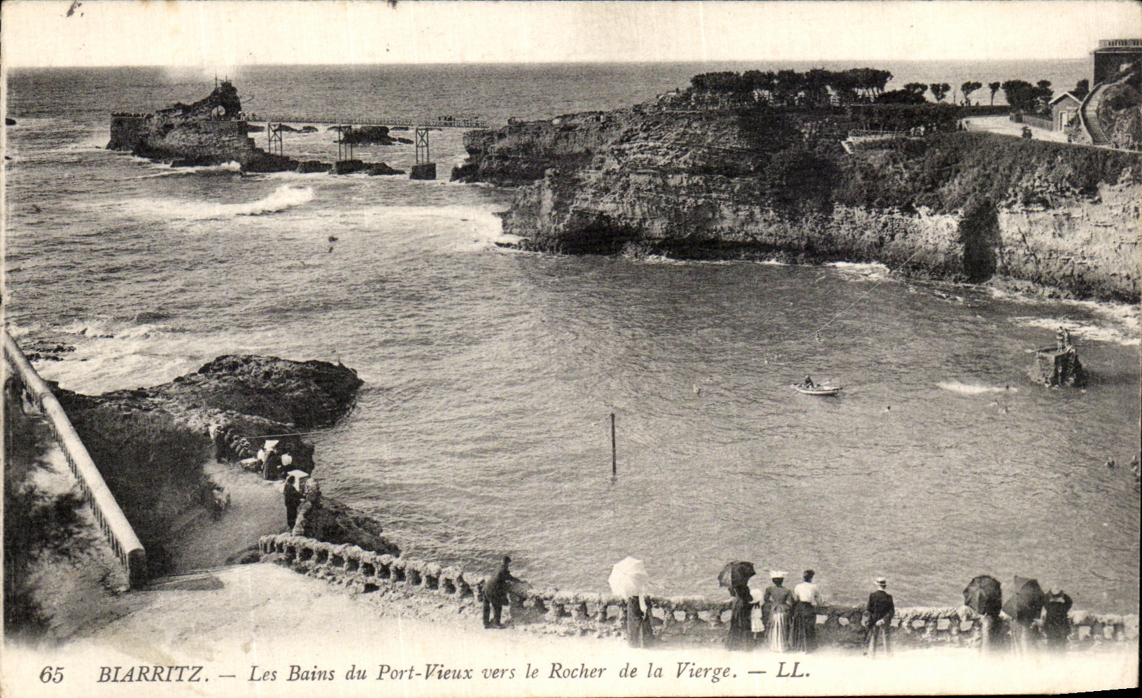 CPA Biarritz Les Bains du Port Vieux Vers Le Rocher de La Vierge 