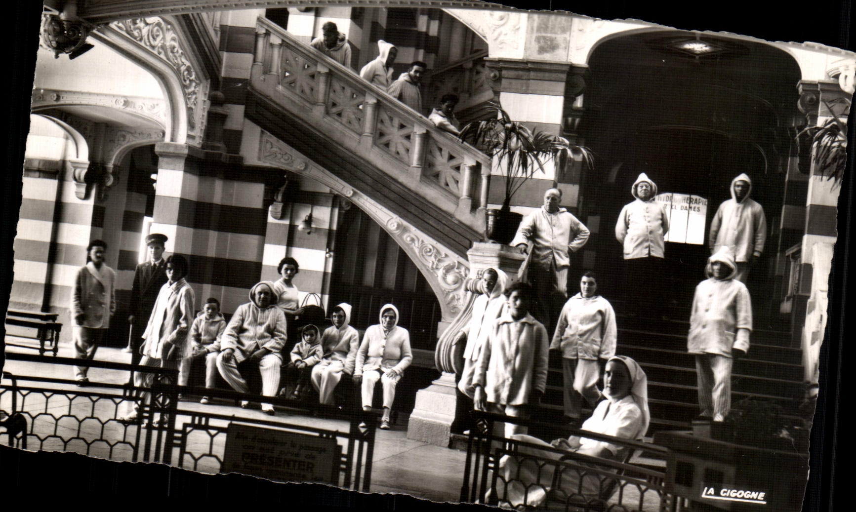 VINTAGE POSTCARD the Mount Gilds Thermal spa and Touistique L Hydropathic establishment