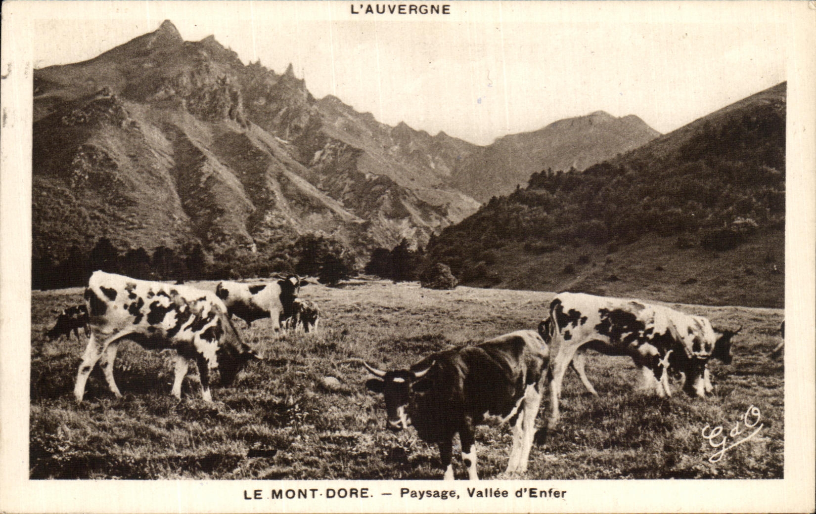 VINTAGE POSTCARD the Mount Gilds Landscape Valley D Enfer Cows