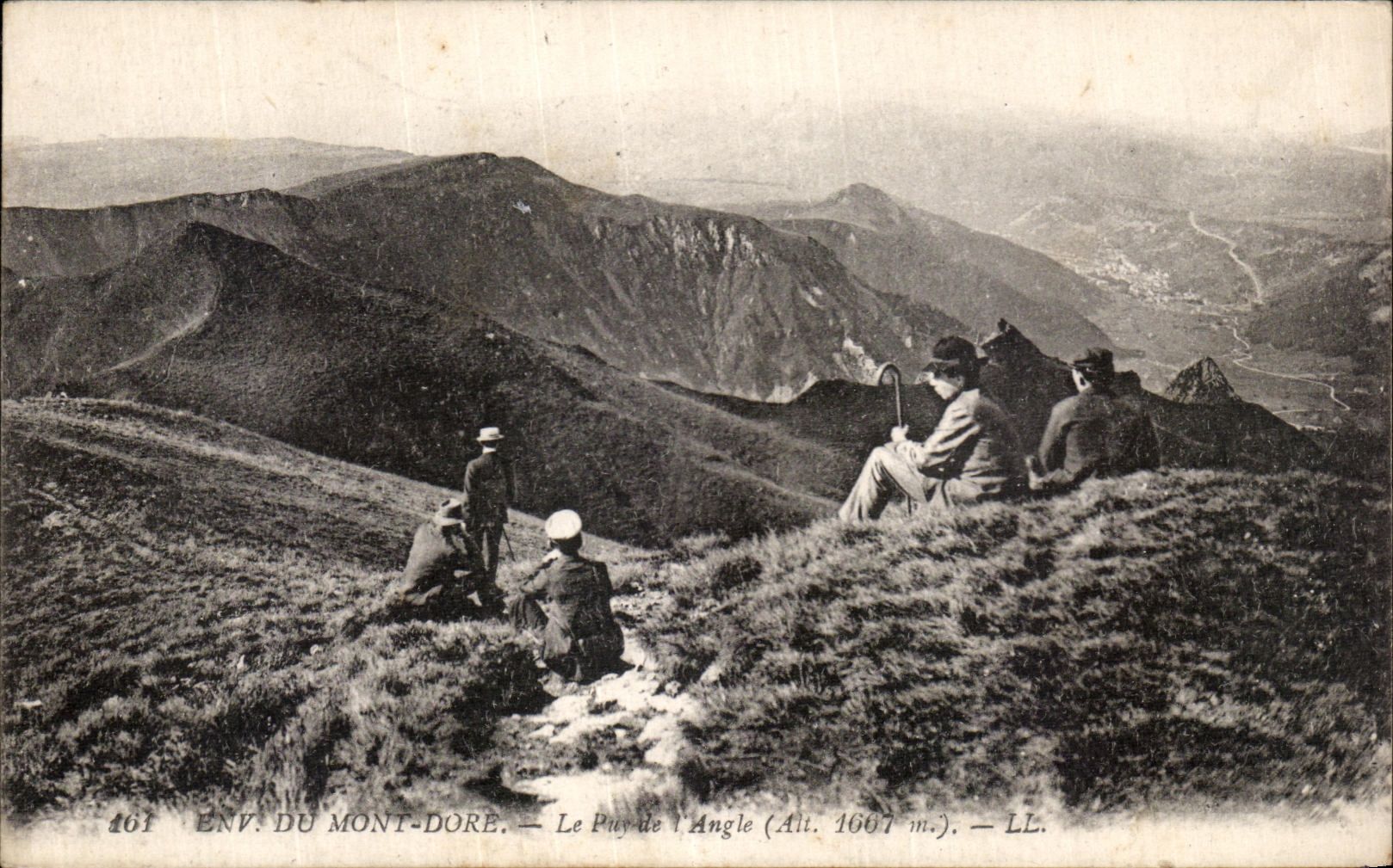 VINTAGE POSTCARD the Mount Gilds Puy of L Angle