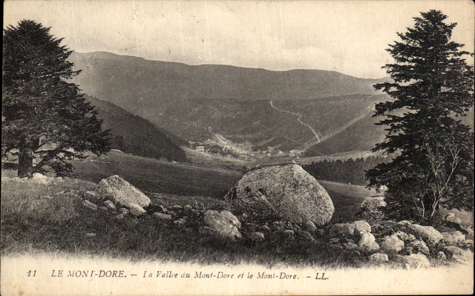 VINTAGE POSTCARD the Mount Gilds the Valley of the Mount Gilds and Mount Gilds