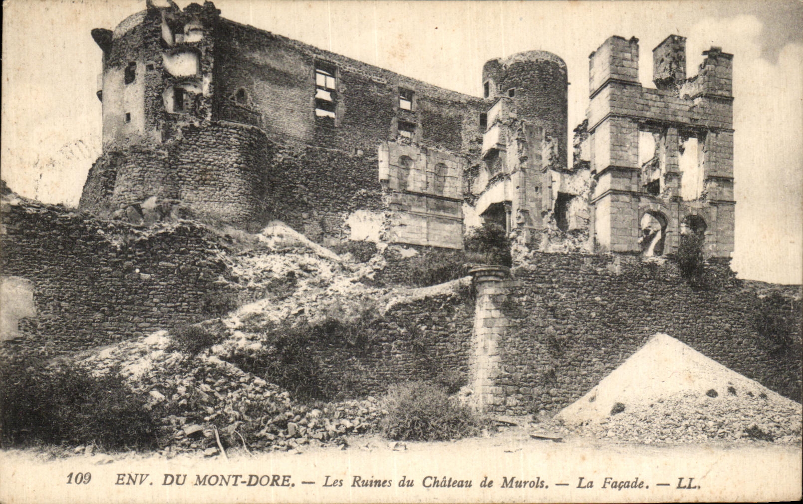 VINTAGE POSTCARD Environs of the Mount Gilds the Ruins of the Castle of Murols