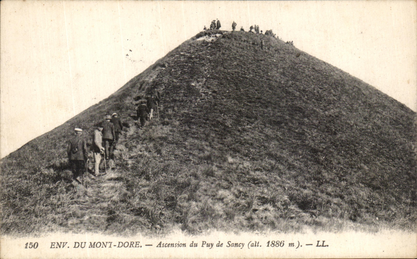 VINTAGE POSTCARD Environs of the Mount Gilds Climbing of Puy de Sancy