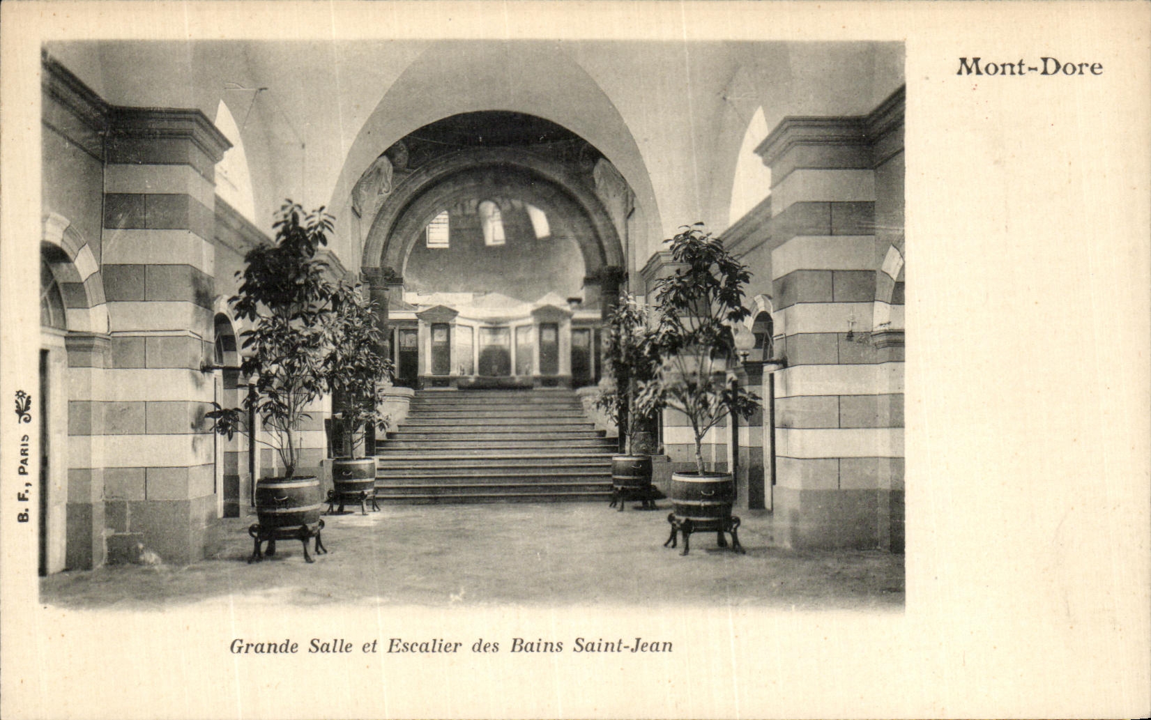 VINTAGE POSTCARD Mont Gilds Big room and Holy Staircase of Baths Jean