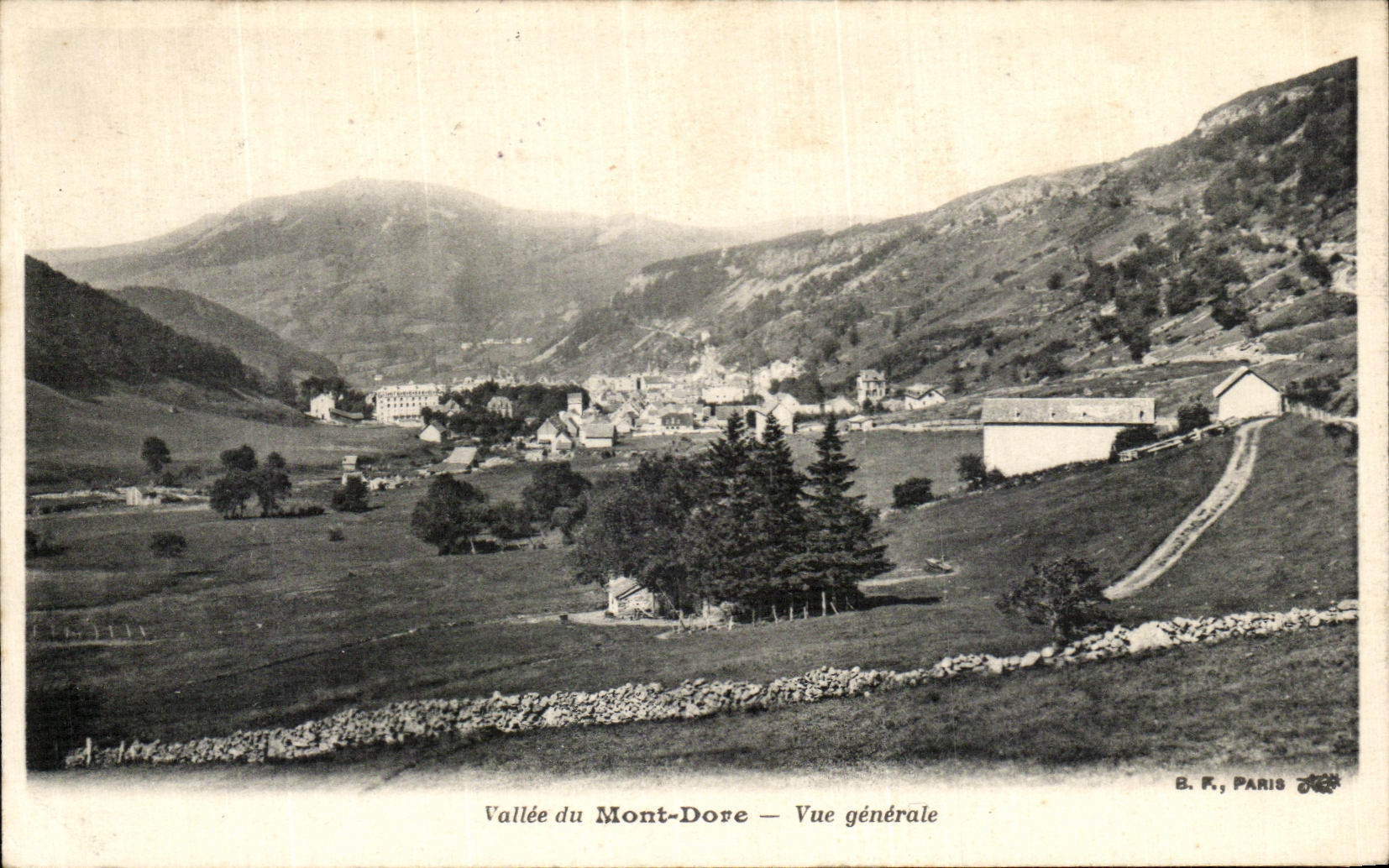 VINTAGE POSTCARD Vallee of the Mount Gilds View