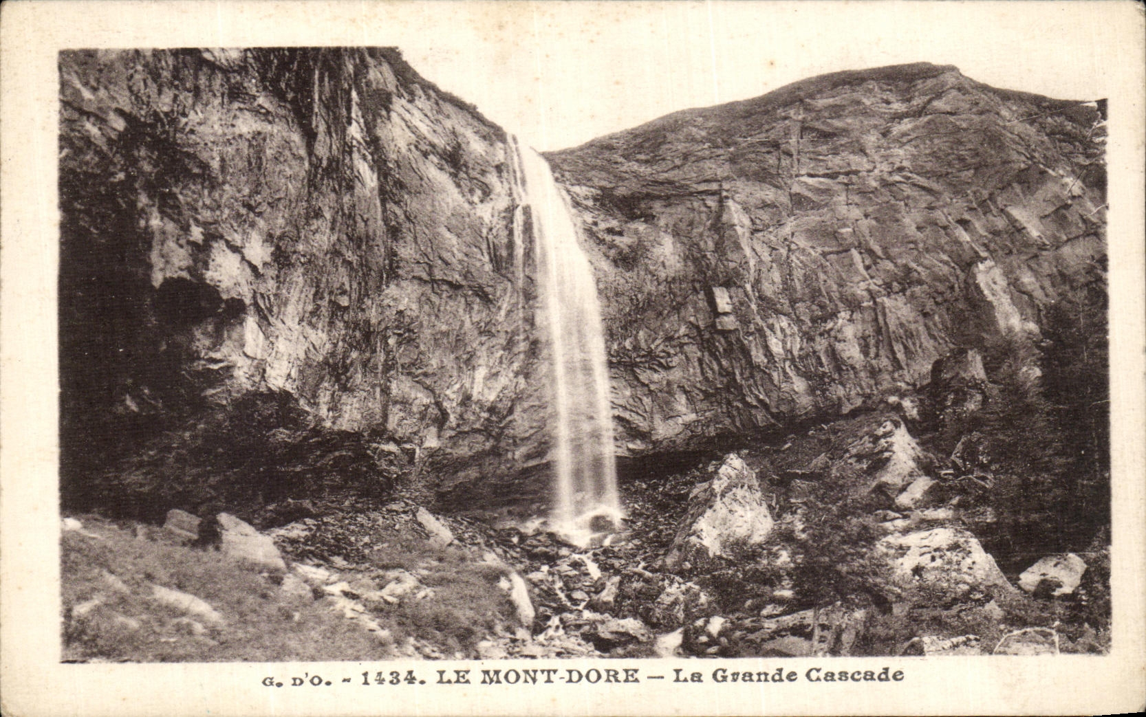 VINTAGE POSTCARD the Mount Gilds the Large Cascade