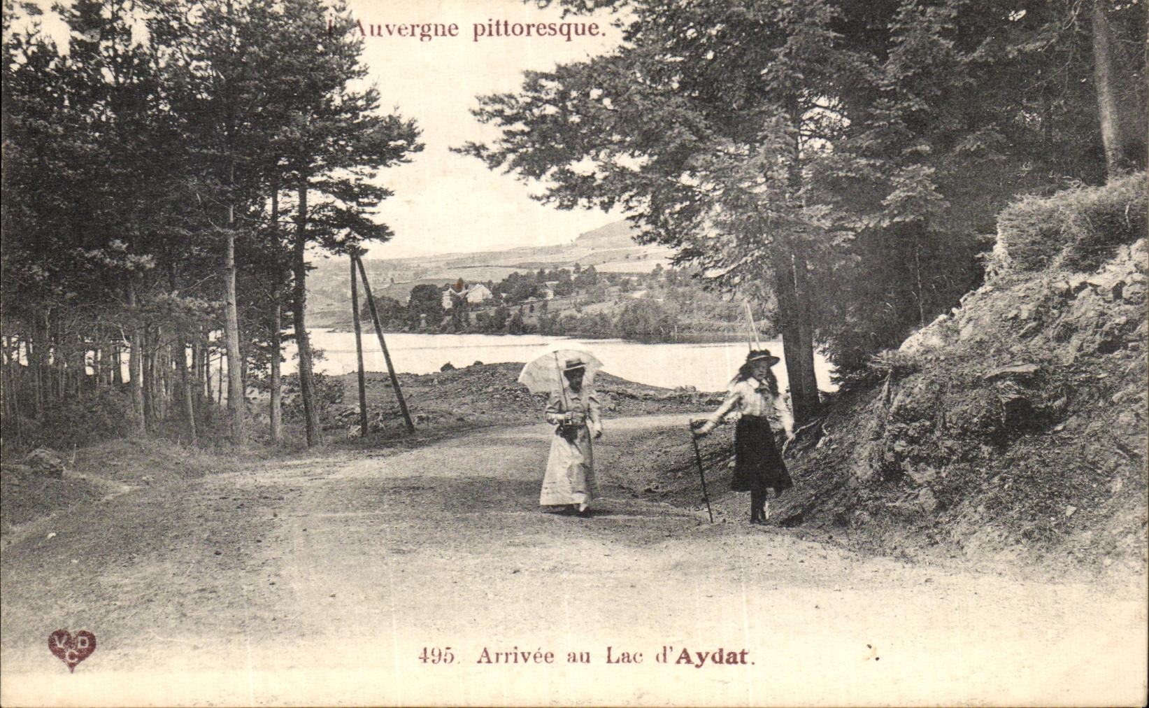 VINTAGE POSTCARD Arrived At the Lake D Aydat Women