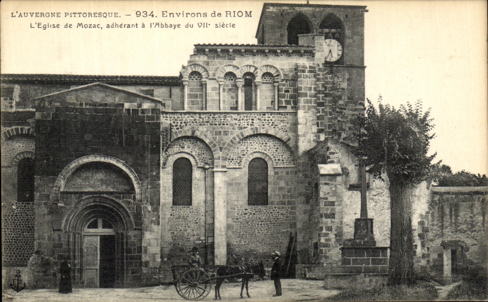 Los alrededores L iglesia de Riom de la POSTAL de la VENDIMIA de Mozac Voiture tienen asno