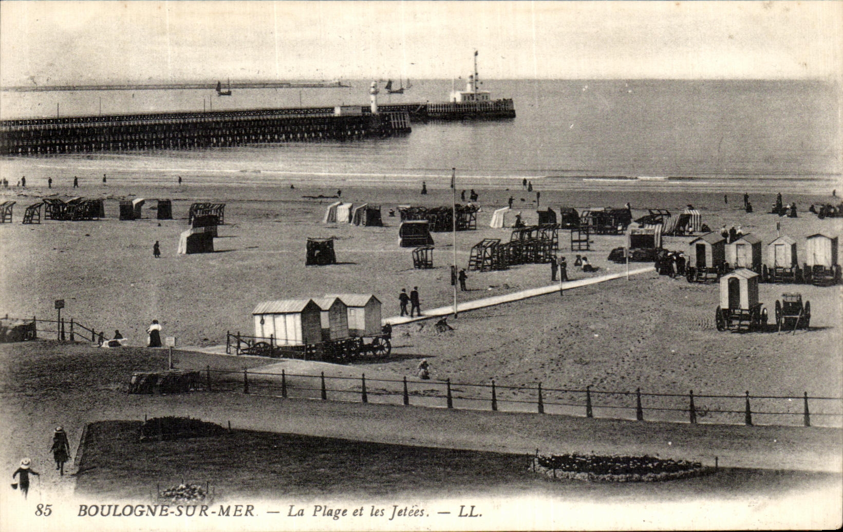 VINTAGE POSTCARD Boulogne On Sea the Beach and Piers