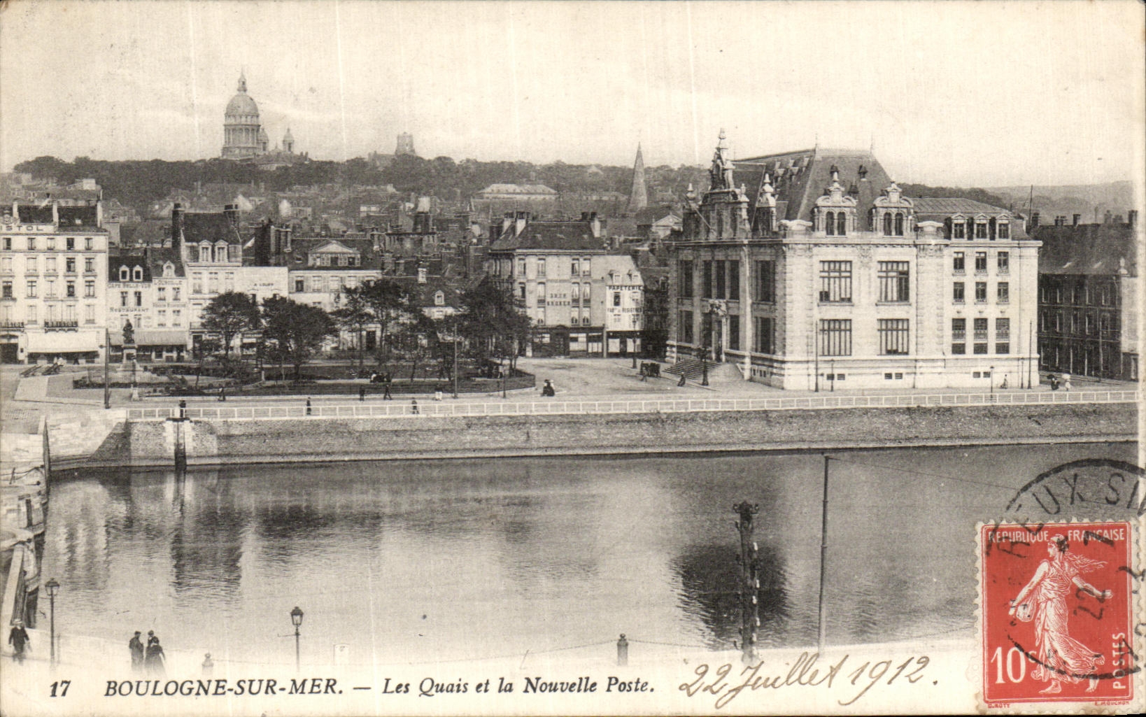 VINTAGE POSTCARD Boulogne On Sea Quays and the New Post office