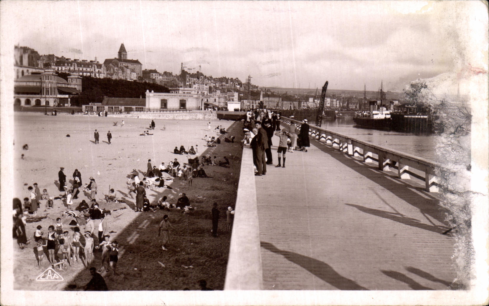 VINTAGE POSTCARD Boulogne On Sea Seen from Of the Pier