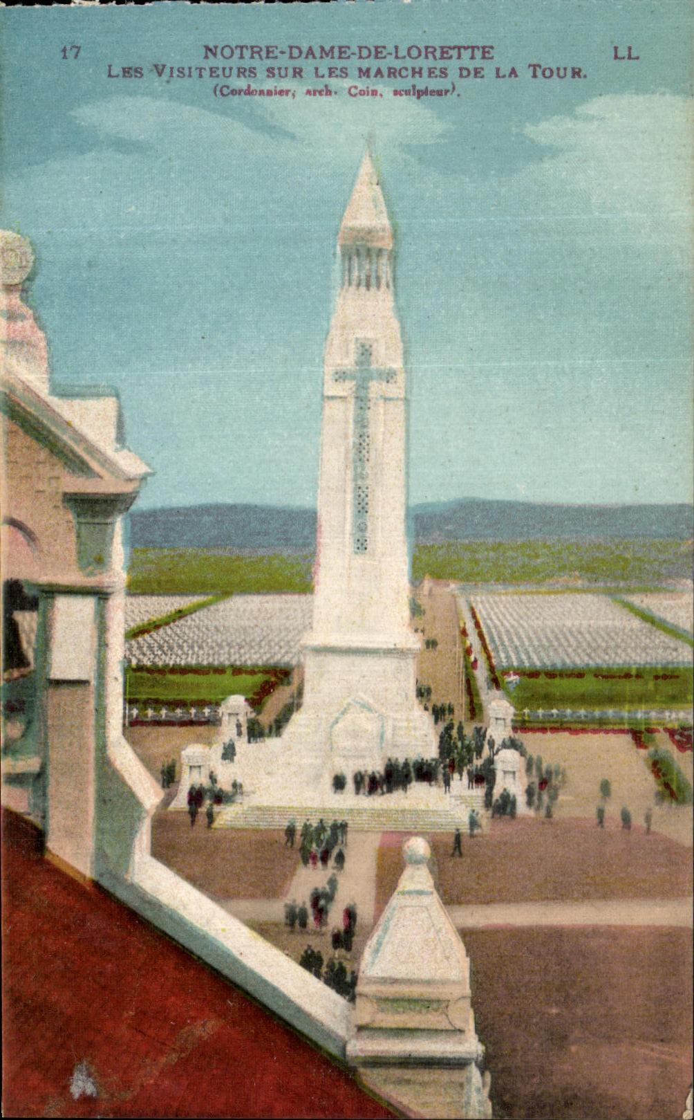 CPA Notre Dame De Lorette Les Visiteurs Sur Les Marches De La Tour Militaria