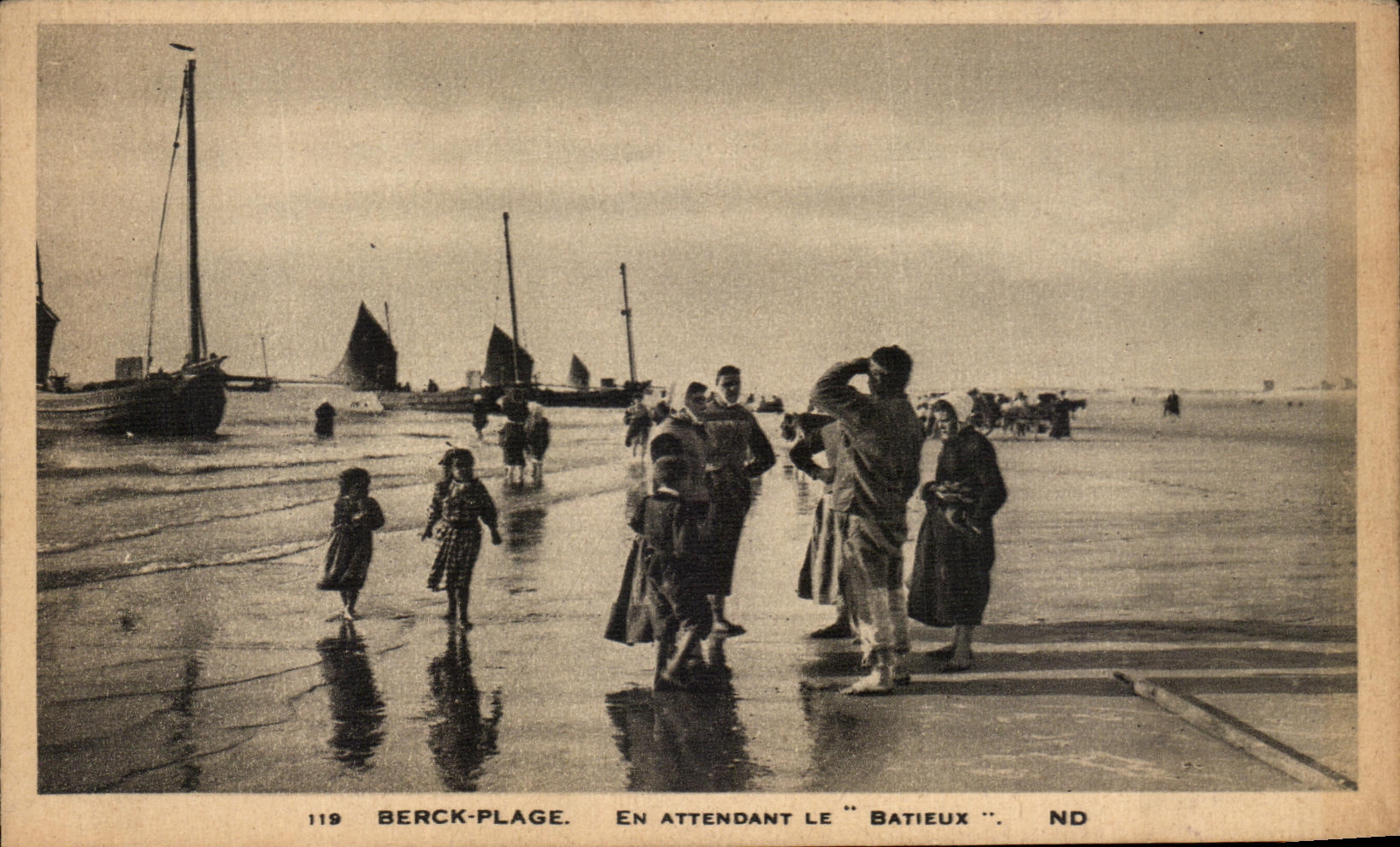 VINTAGE POSTCARD Berck Beach While Waiting for Batieux