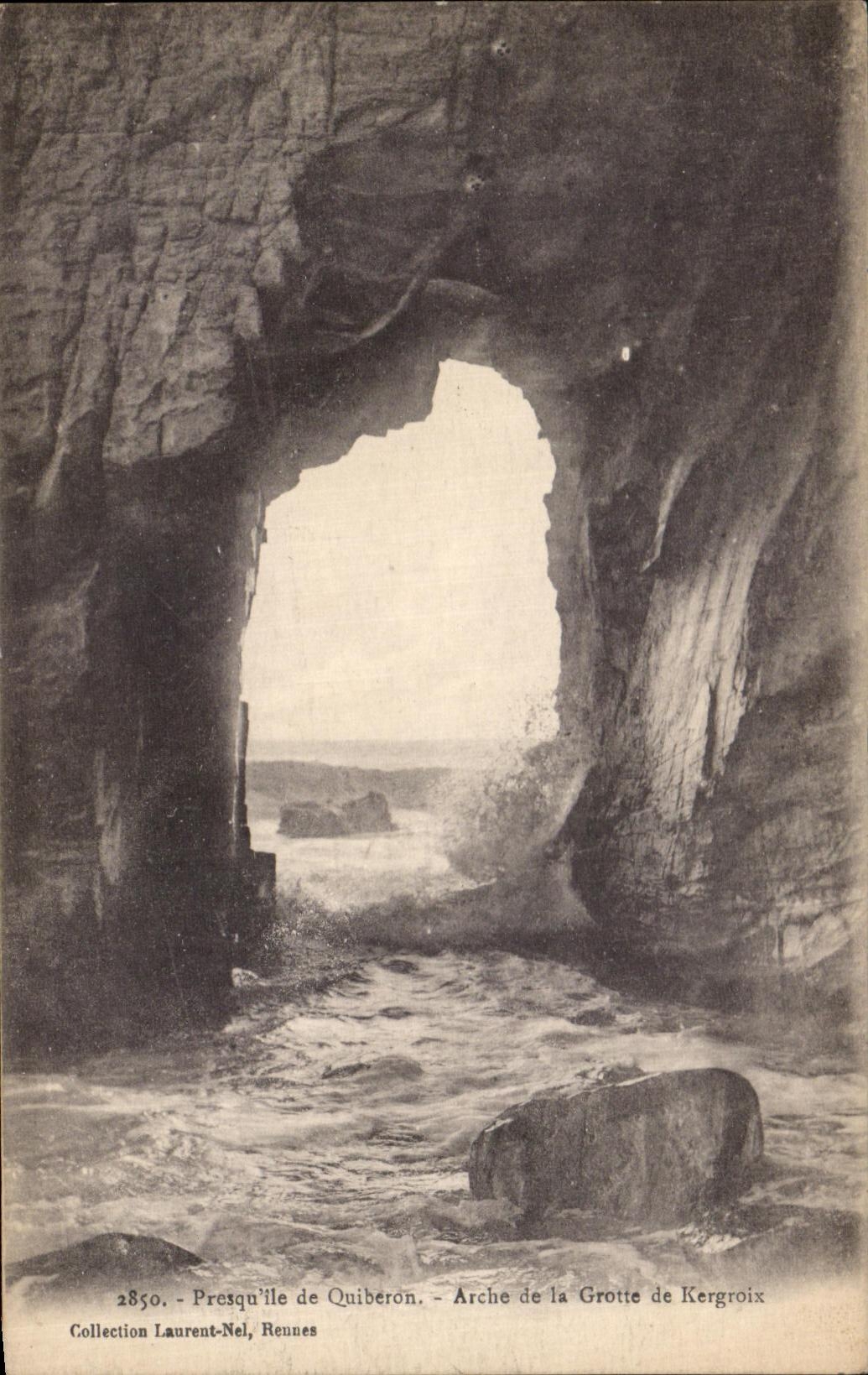 VINTAGE POSTCARD Presqu Island of Quiberon Arch of the Cave of Kergroix