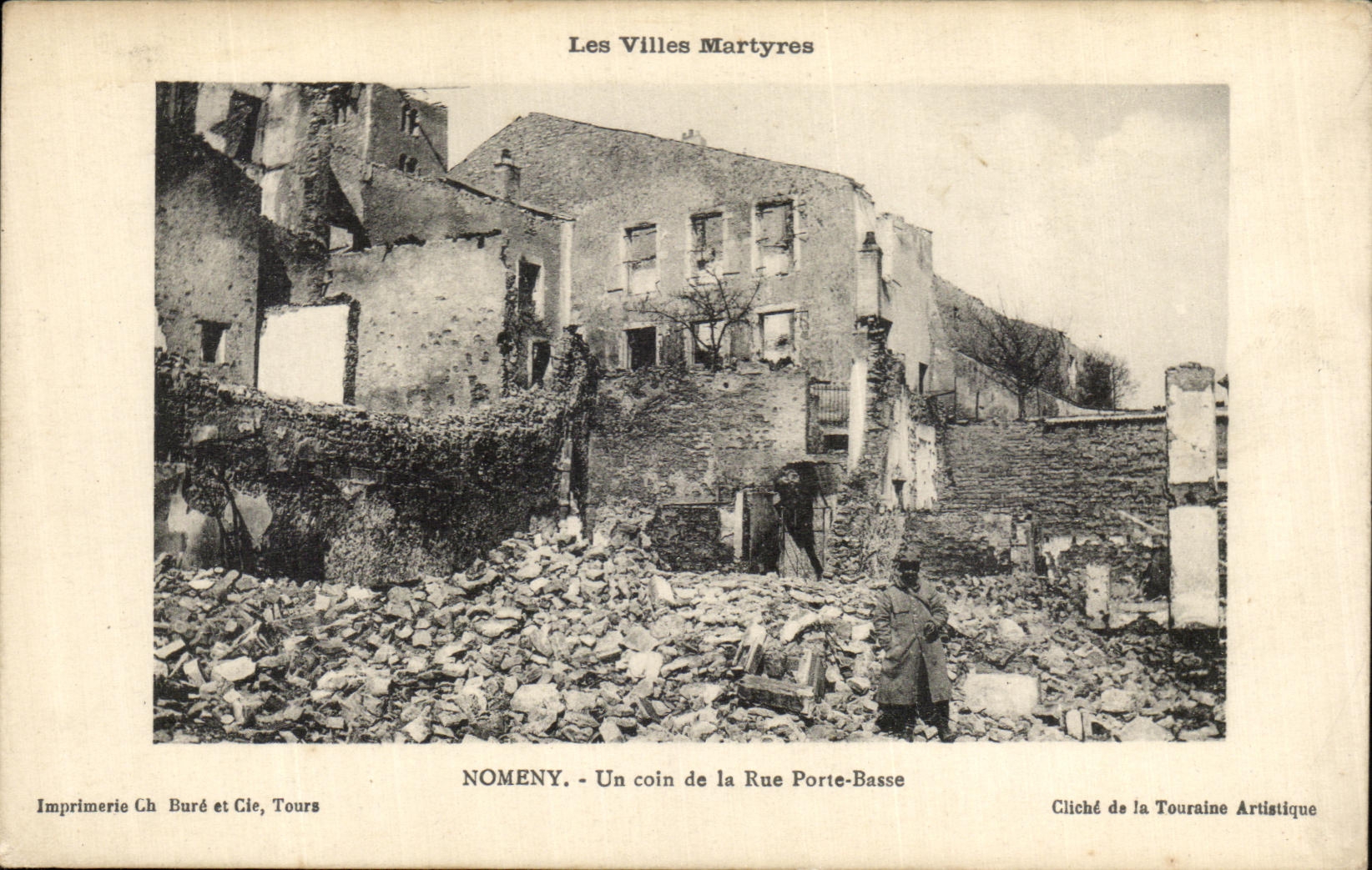 La POSTAL Nomeny de la VENDIMIA una esquina de la calle lleva Militaria bajo