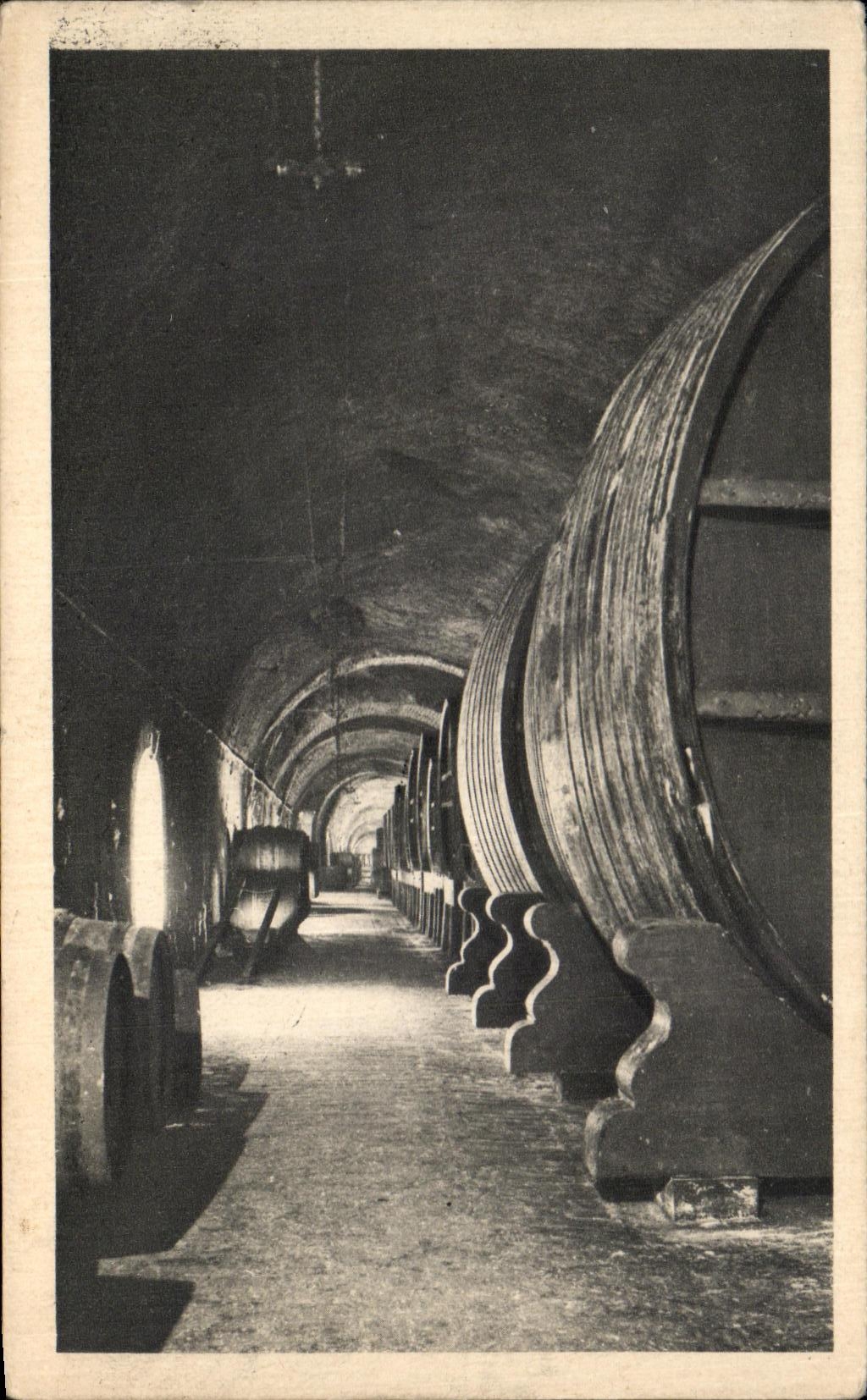 VINTAGE POSTCARD Gallery of the wines of reseve Moet and Chandon