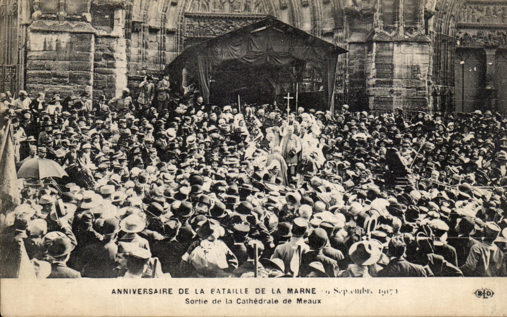 El cumpleanos de la POSTAL de la VENDIMIA de Eataille del Marne salio de la catedral de Meaux Militaria