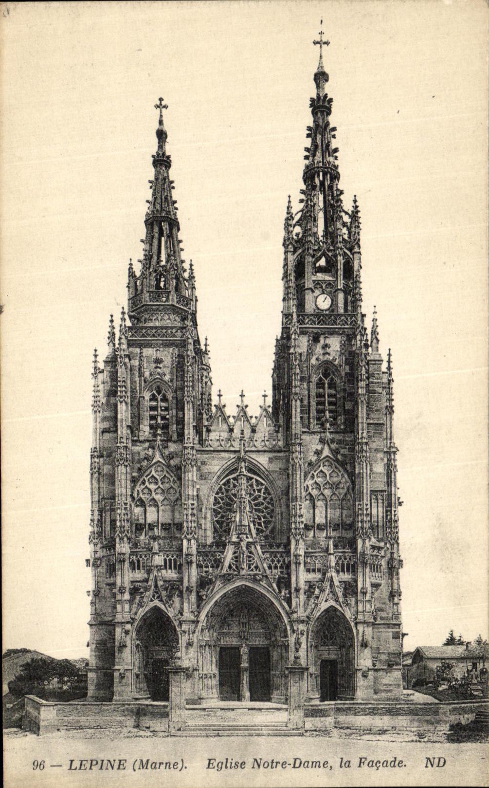 VINTAGE POSTCARD LEpine Notre Dame Church the Frontage