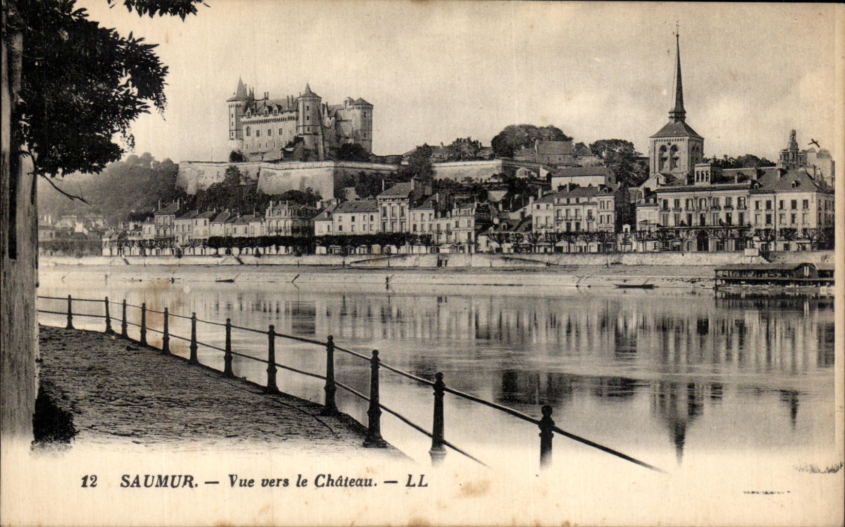 VINTAGE POSTCARD Saumur Seen Towards the Castle