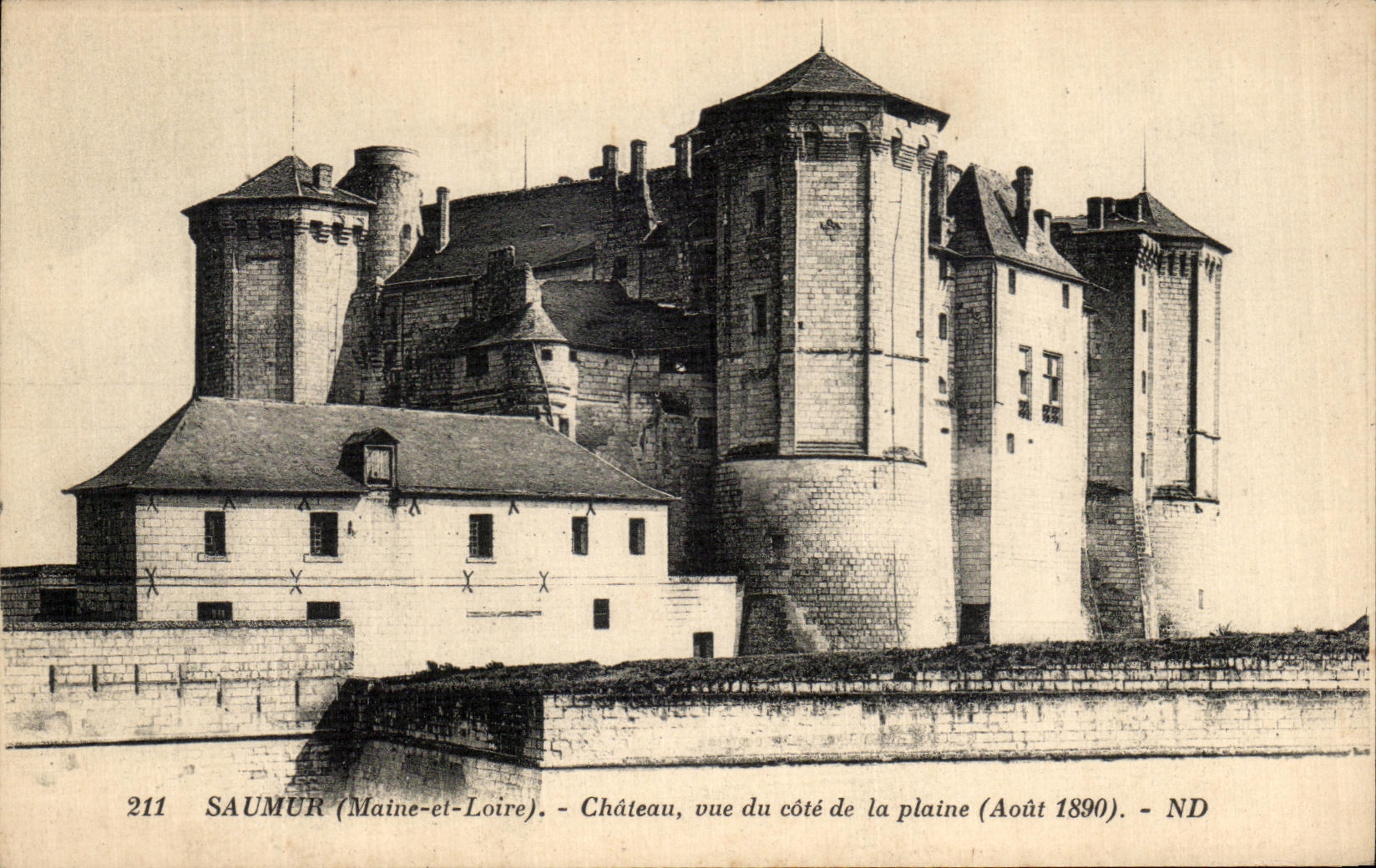 VINTAGE POSTCARD Saumur Castle Seen Of the Dimension of the Plain