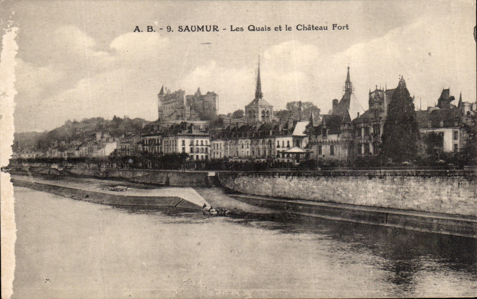 VINTAGE POSTCARD Saumur Quays and the Strong Castle