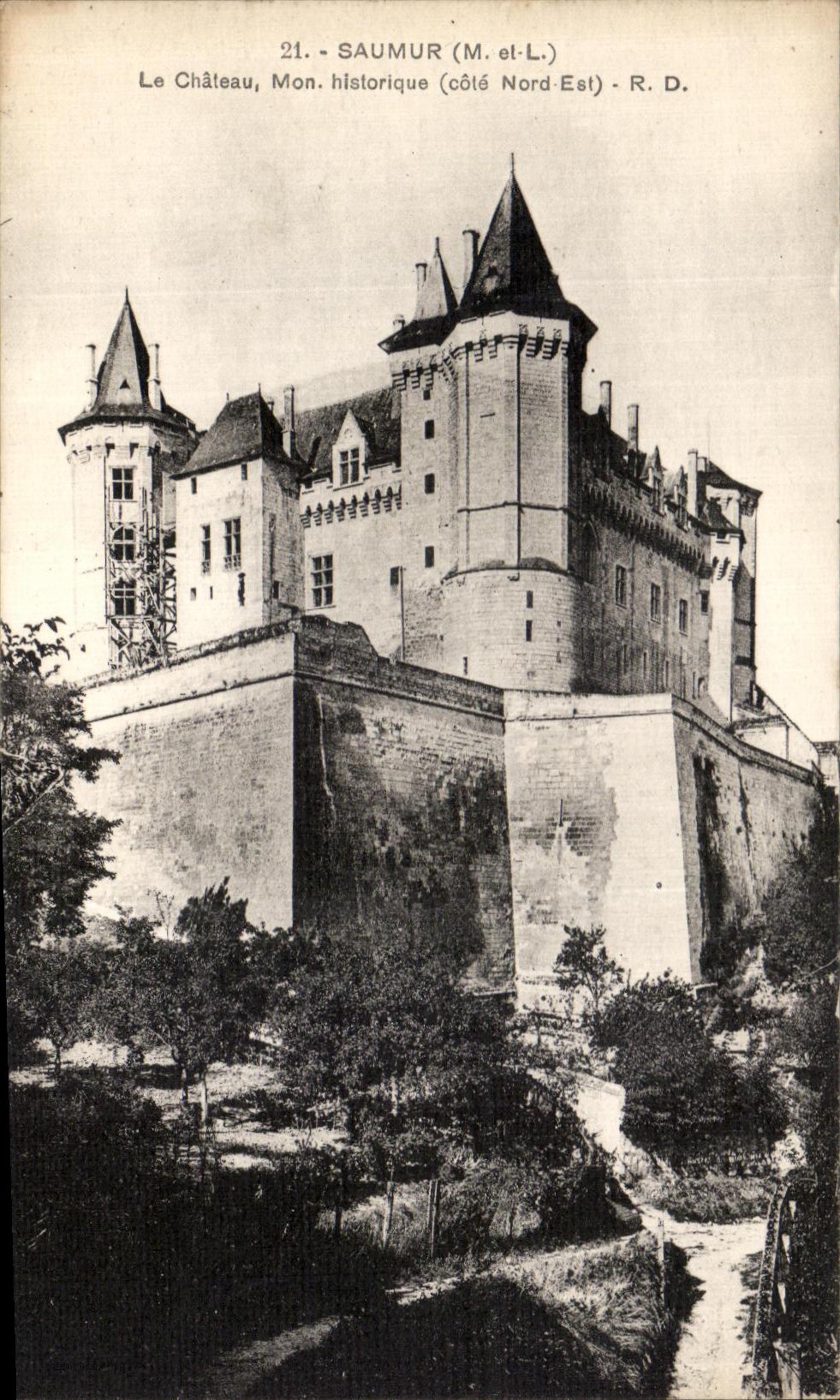 VINTAGE POSTCARD Saumur the Castle
